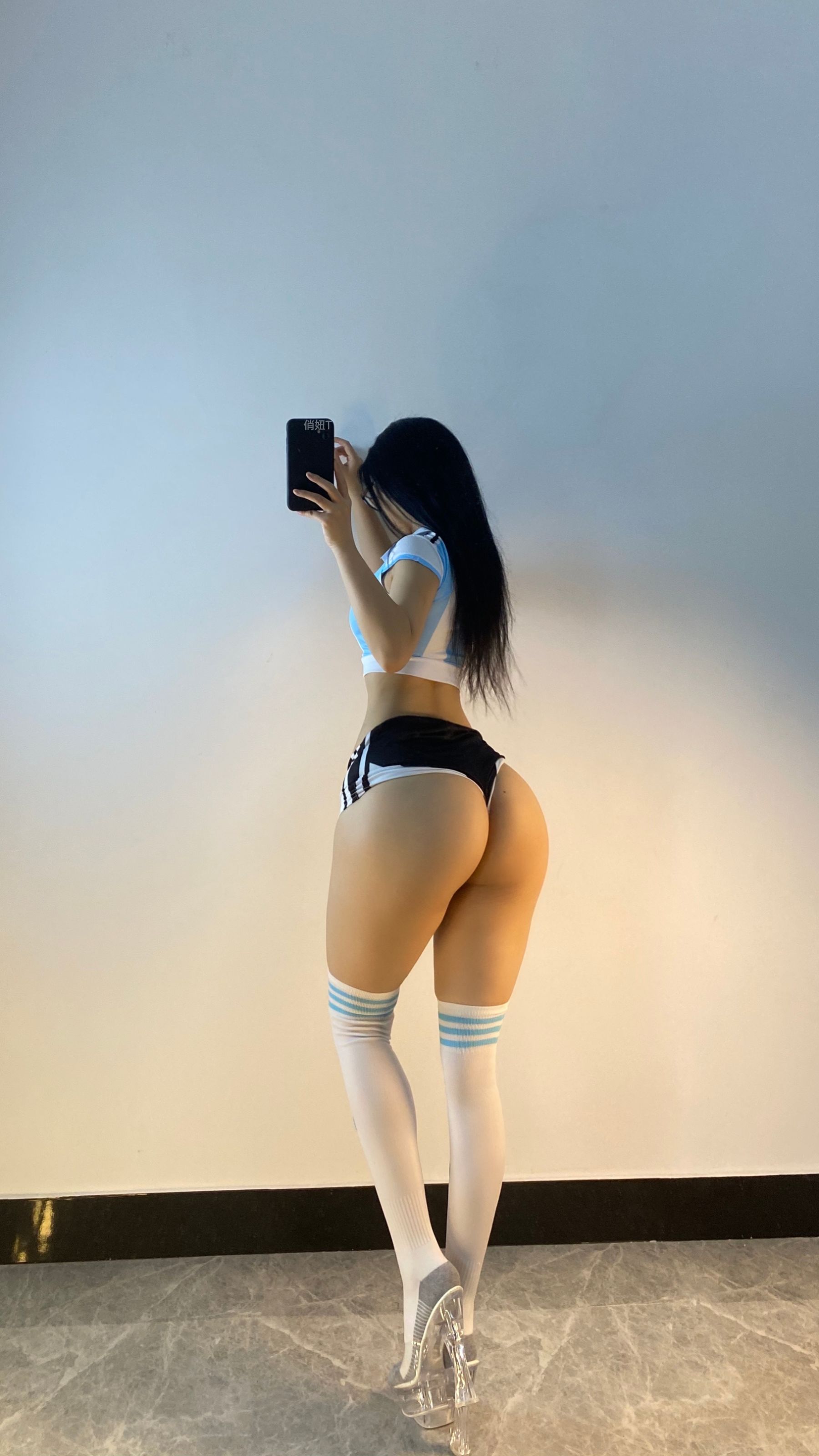 俏妞qiaoniuTT – 进来看球 微密圈-第5张