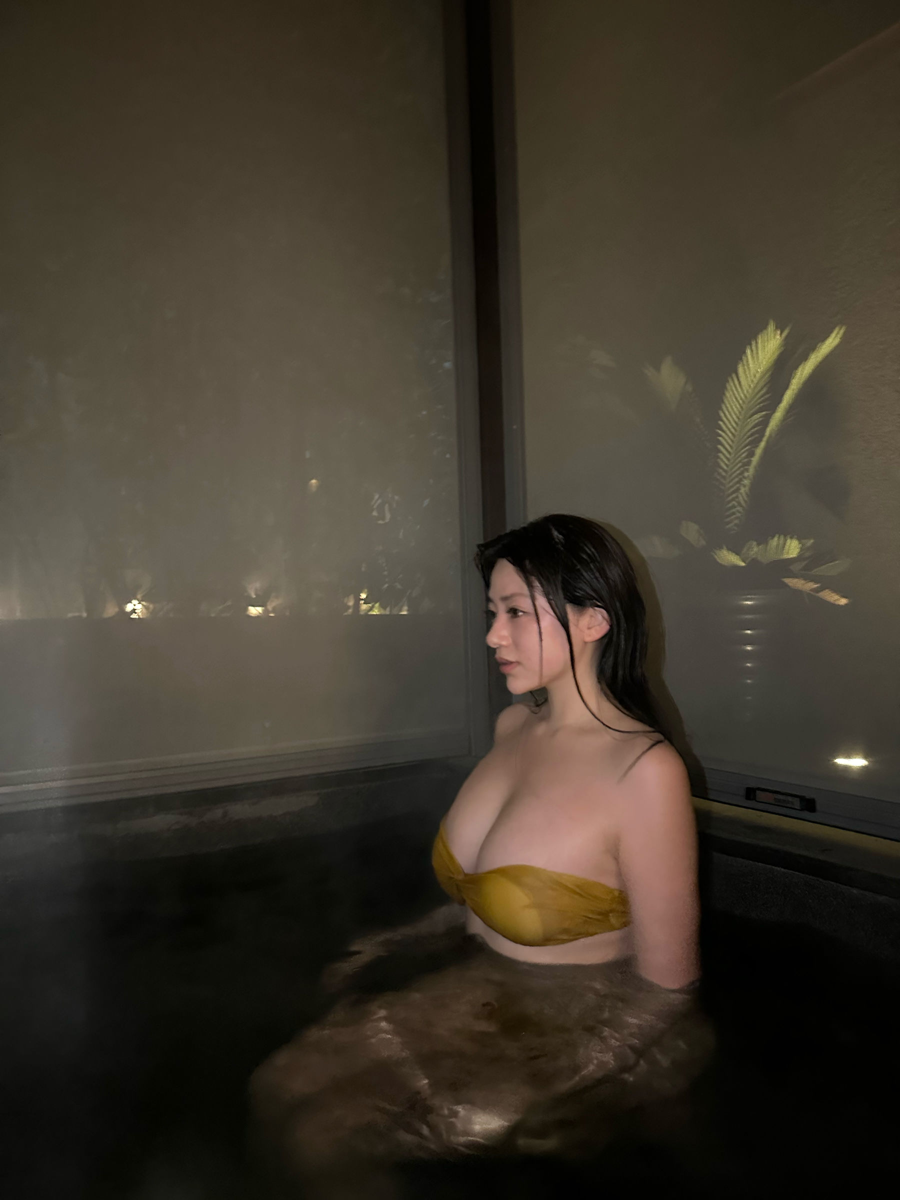 奶宝妹纸 – 深夜游泳池 微密圈-第5张