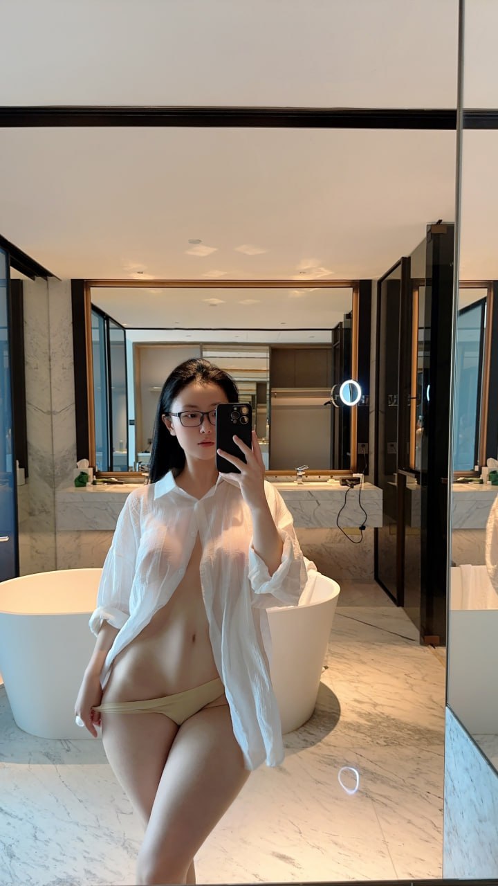 俏妞qiaoniuTT – 男友衬衫 微密圈-第2张