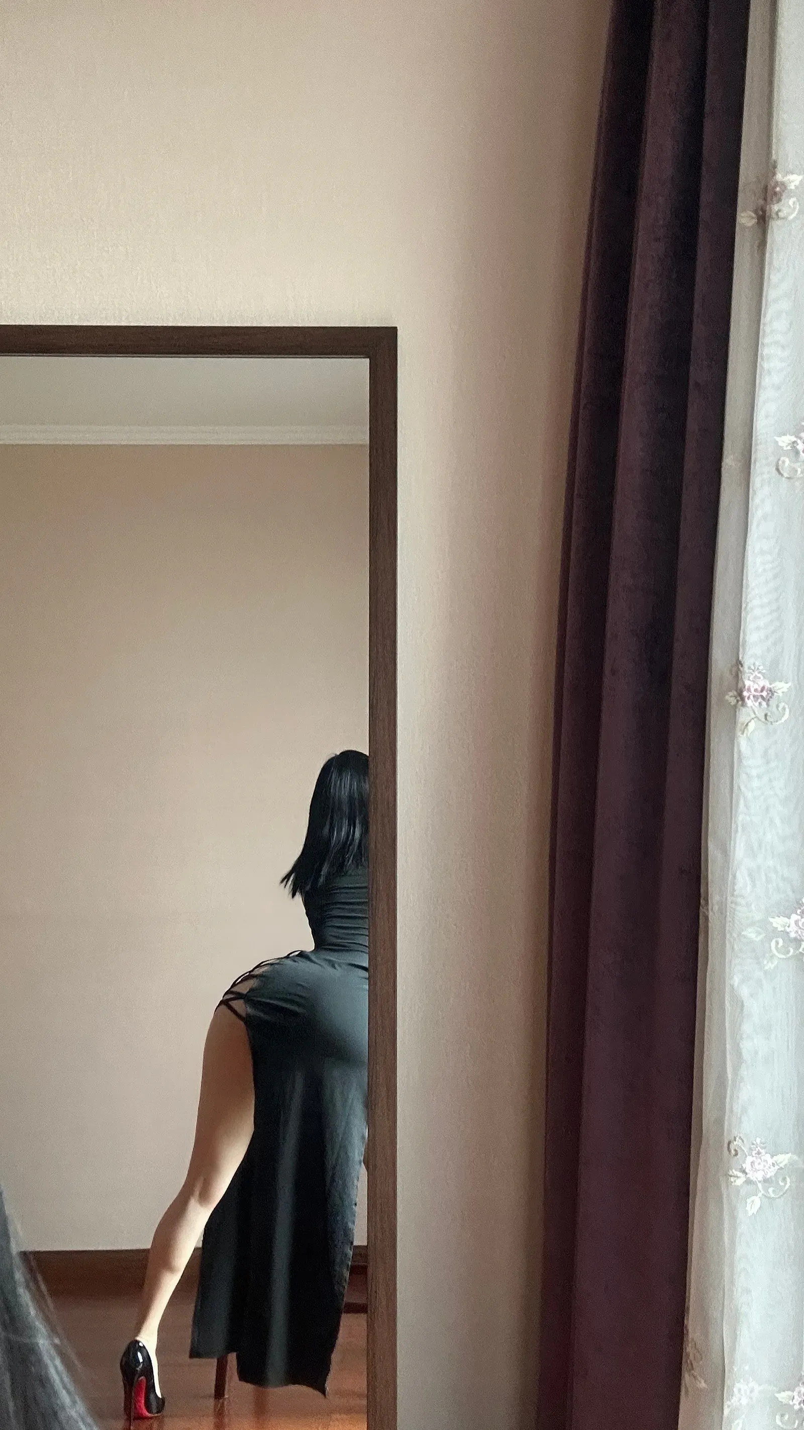 俏妞qiaoniuTT – 国风黑丝开叉旗袍 微密圈-第24张