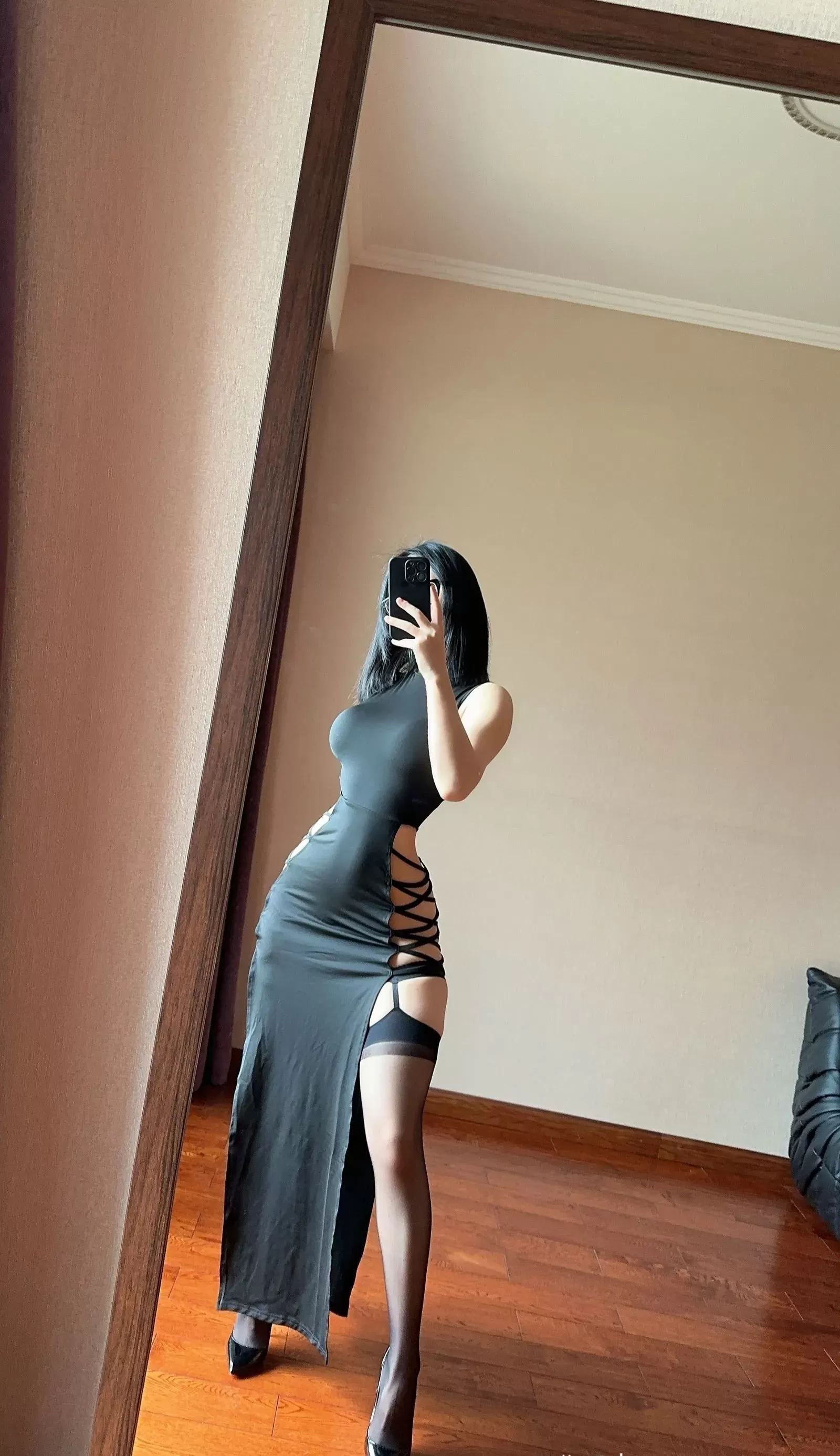 俏妞qiaoniuTT – 国风黑丝开叉旗袍 微密圈-第27张