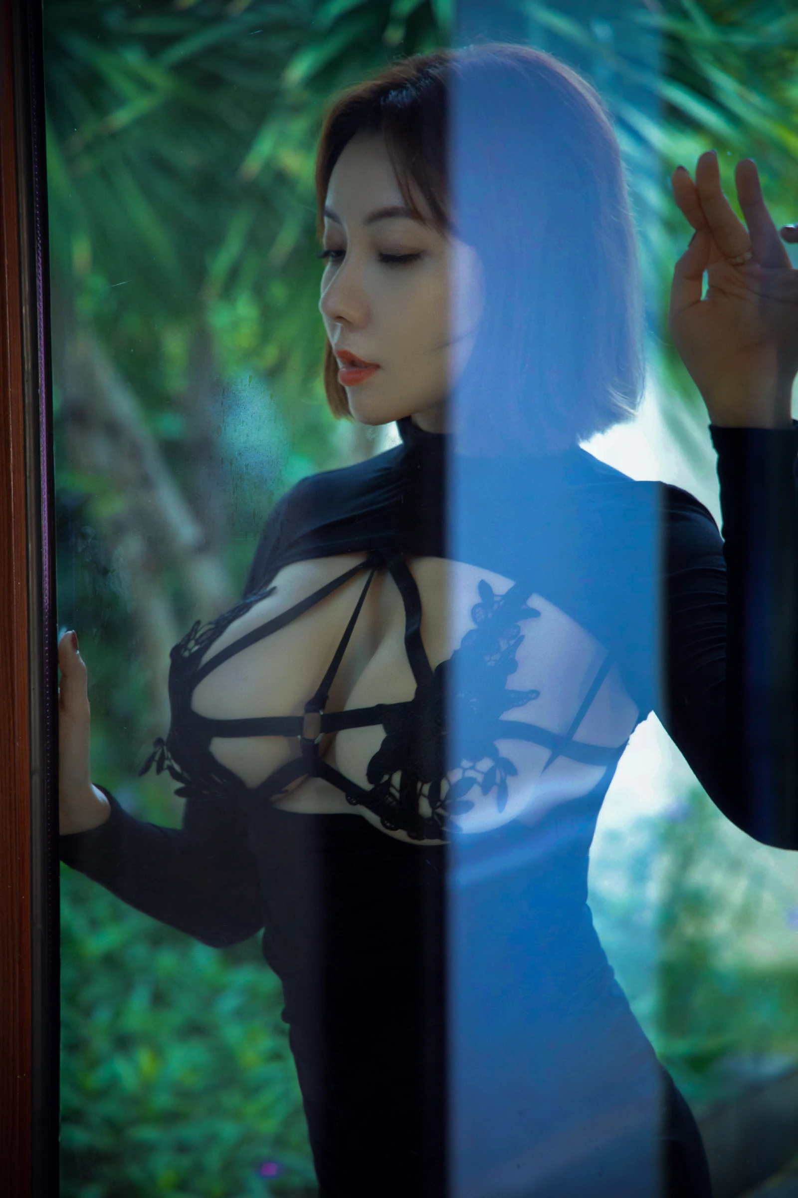 果儿Victoria – 红色吊带袜 微密圈-第20张