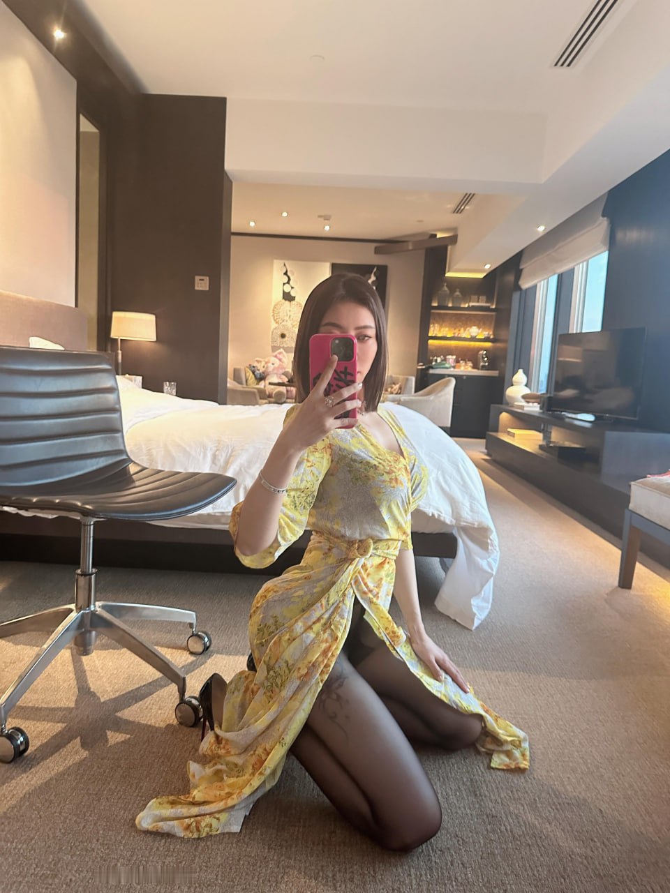 果儿Victoria  黄色战袍 微密圈-第20张