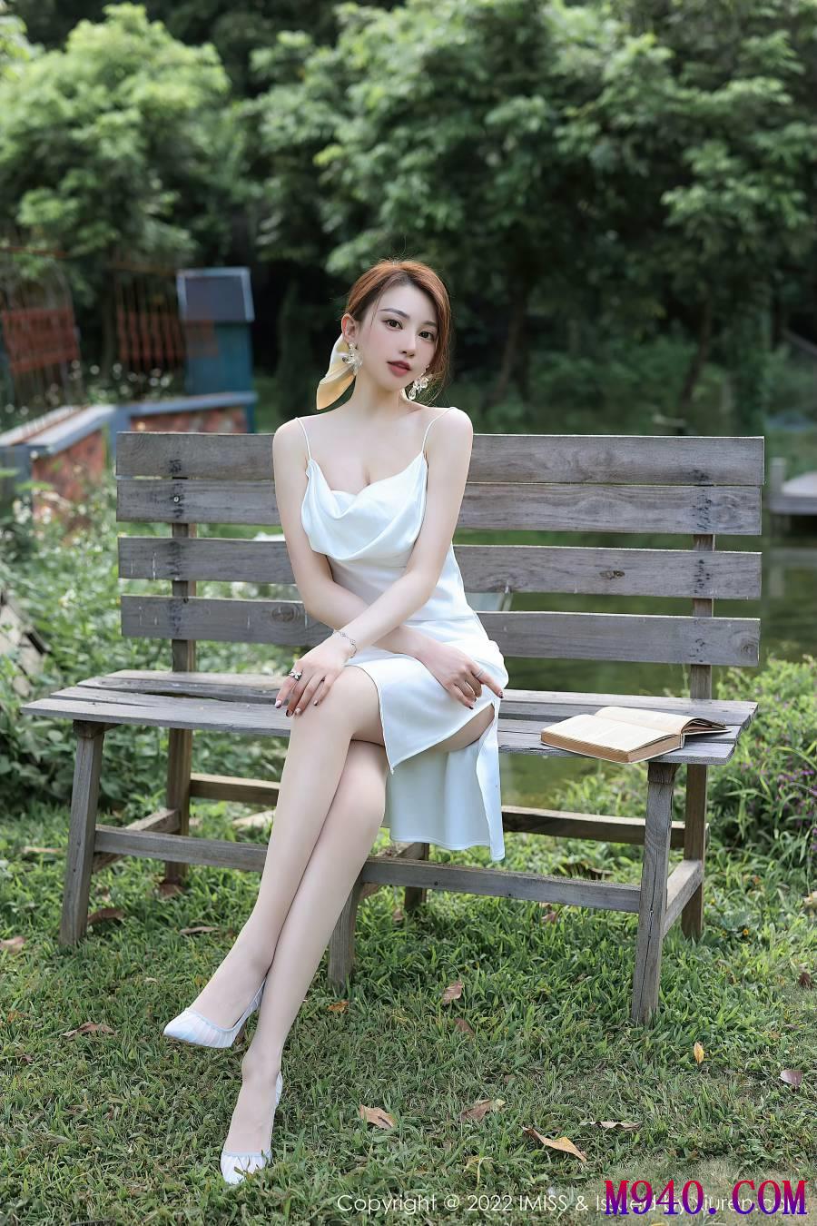 [IMiss爱蜜社] 2022.05.17 VOL.682 Lynn刘奕宁 [24P-306MB]