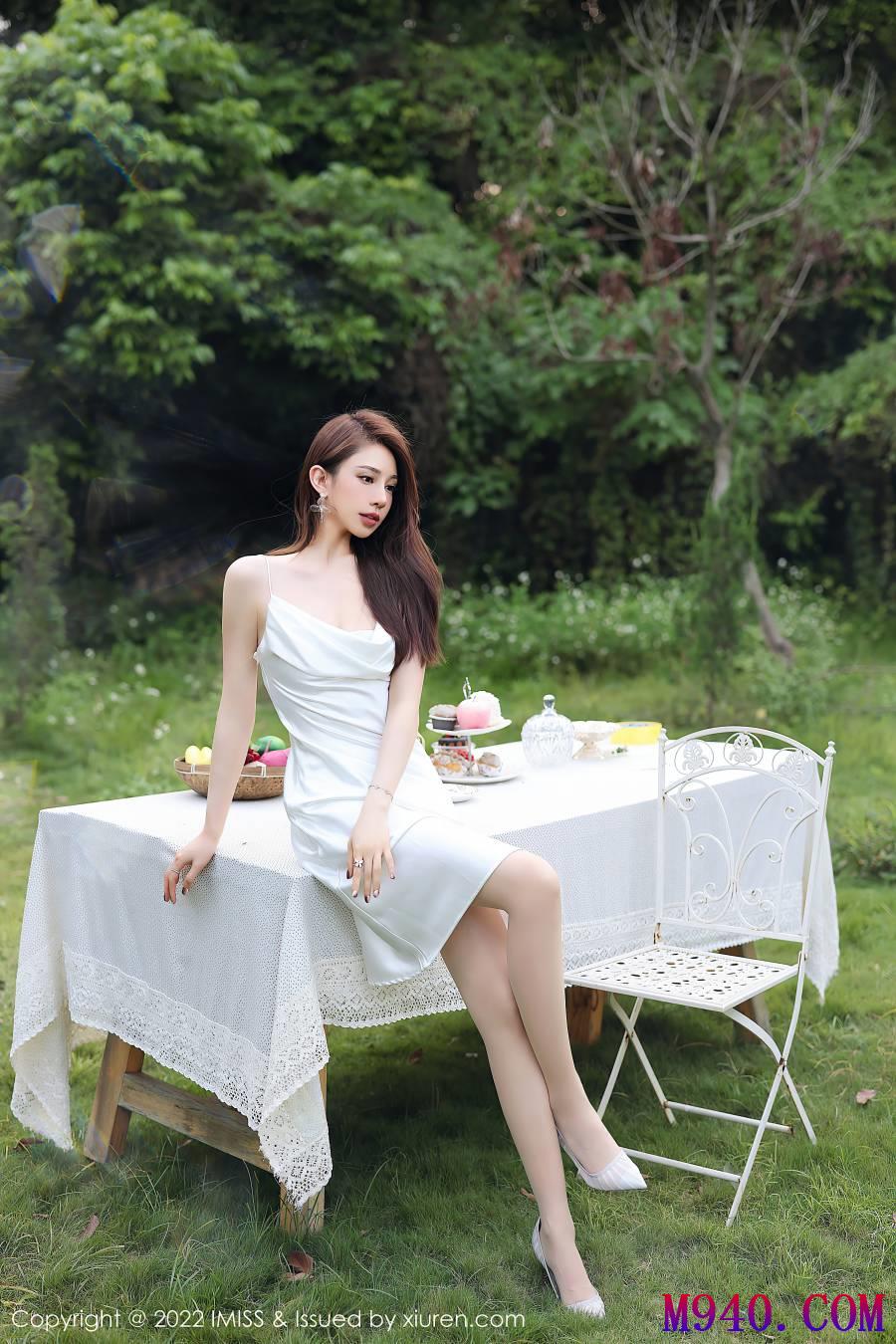 [IMiss爱蜜社] 2022.05.17 VOL.682 Lynn刘奕宁 [24P-306MB]