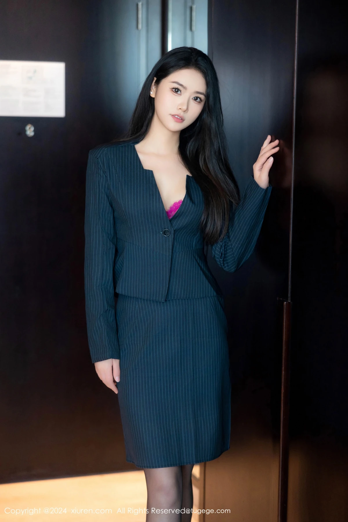 [秀人网] 2024.12.10 No.9576 方子萱、秀人旗下#[85P]-001