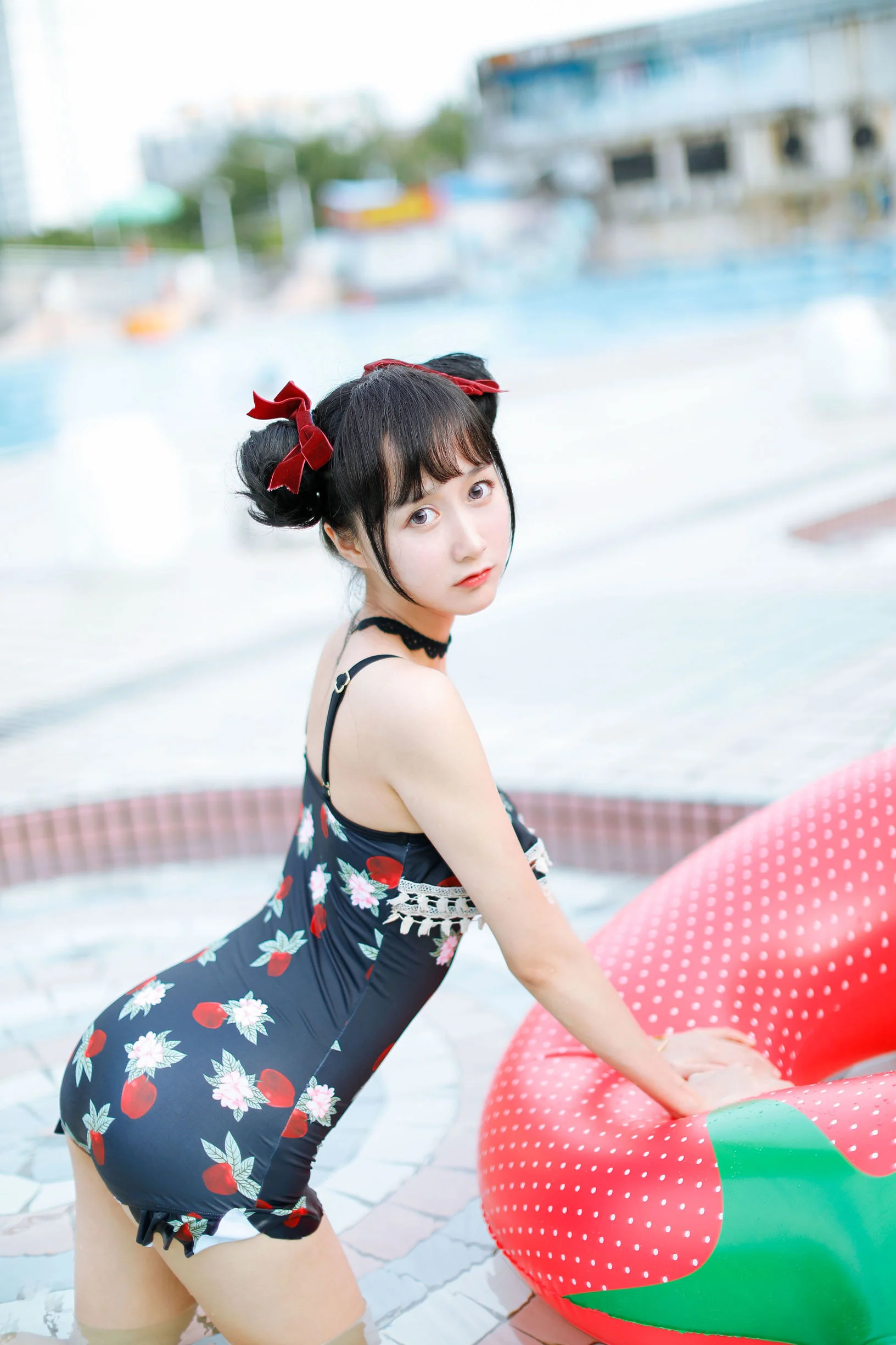萌系小姐姐木绵绵OwO 草莓泳衣 性感美女-第1张