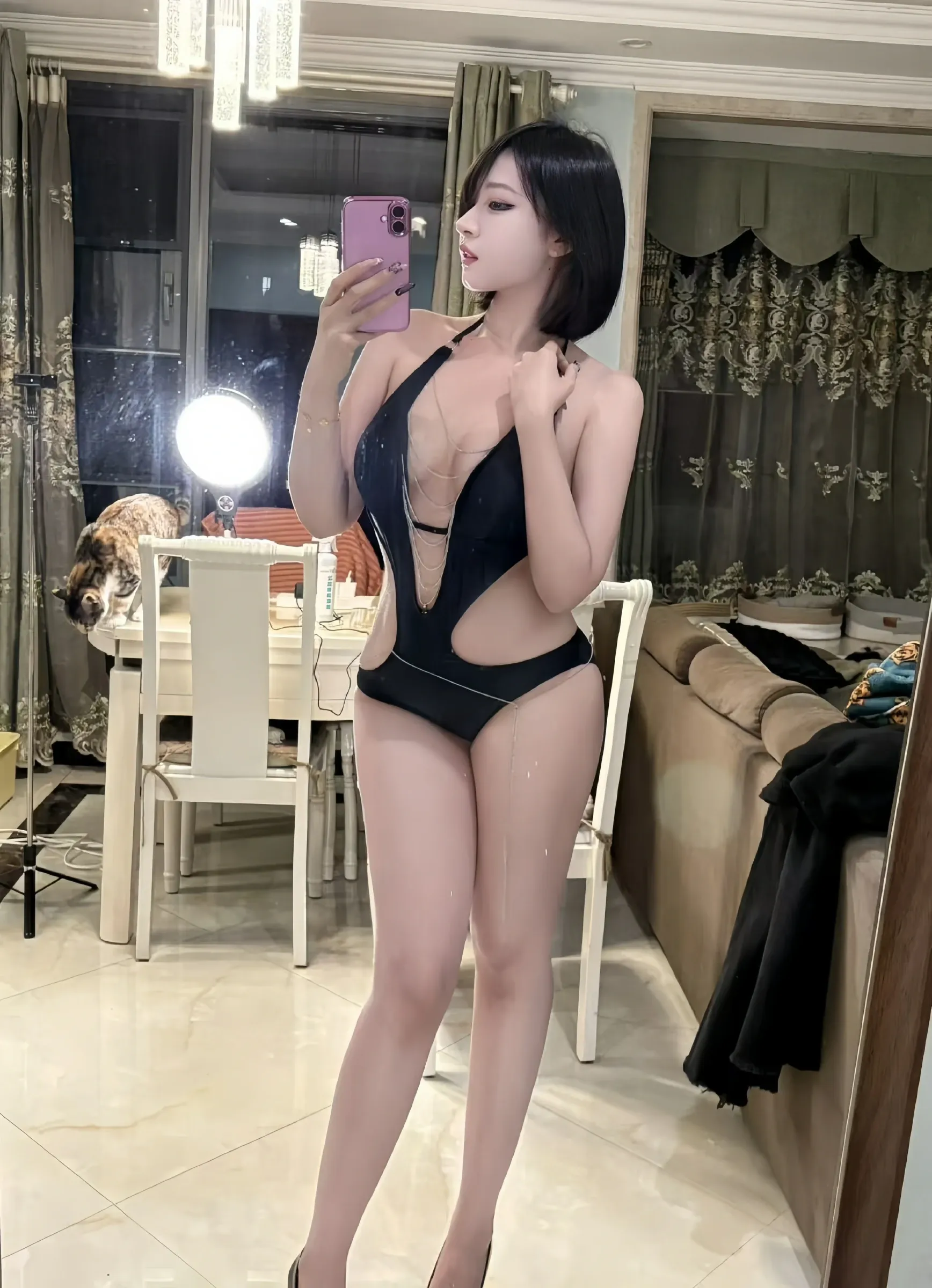 鹅鹅 – 连体比基尼泳装 [21P]