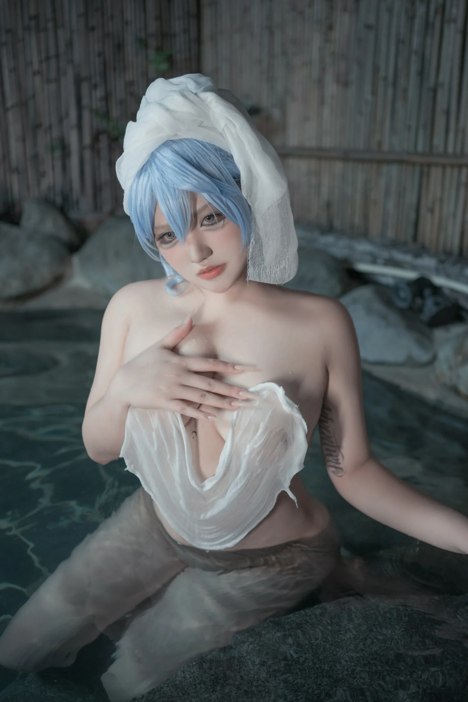 夏鸽鸽不想起床上杉绘黎落滢妹 – 温泉假日 Cosplay-第8张