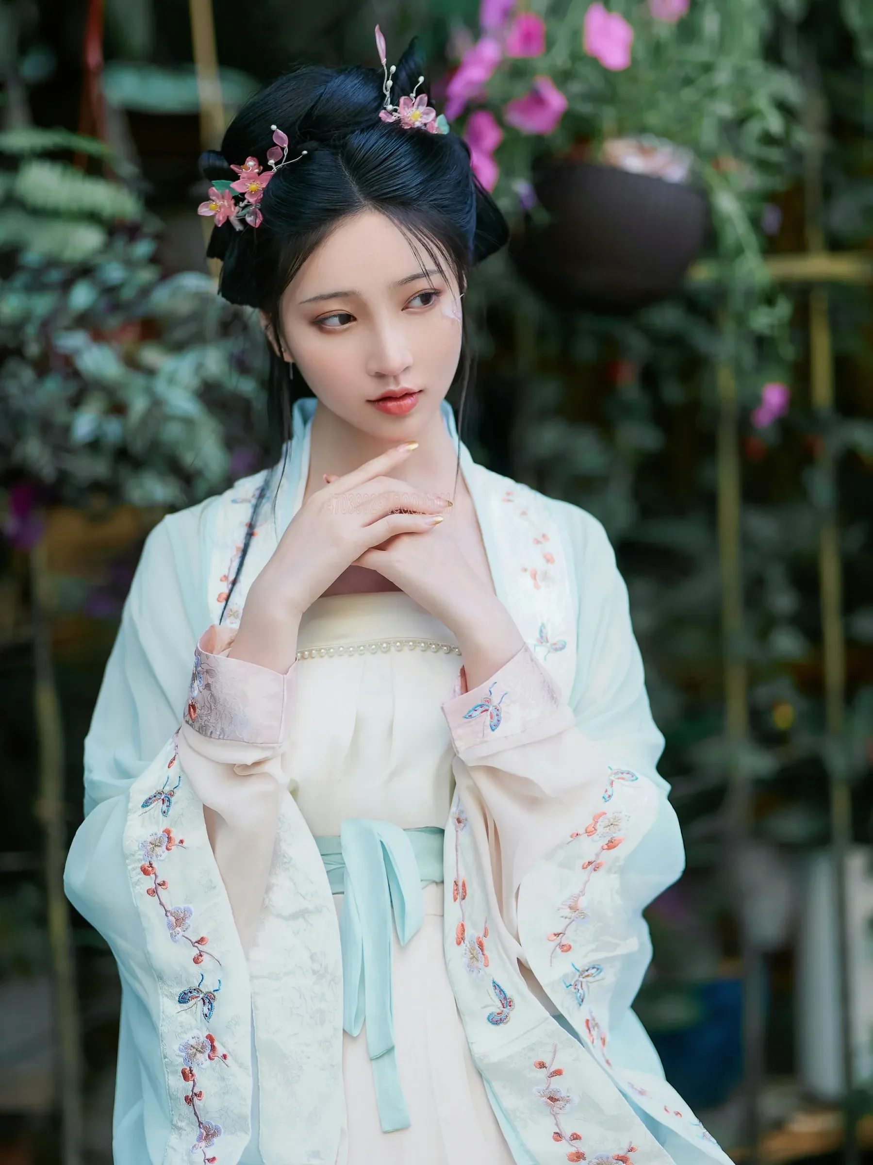 年年Nnian – 花间集 Cosplay-第1张