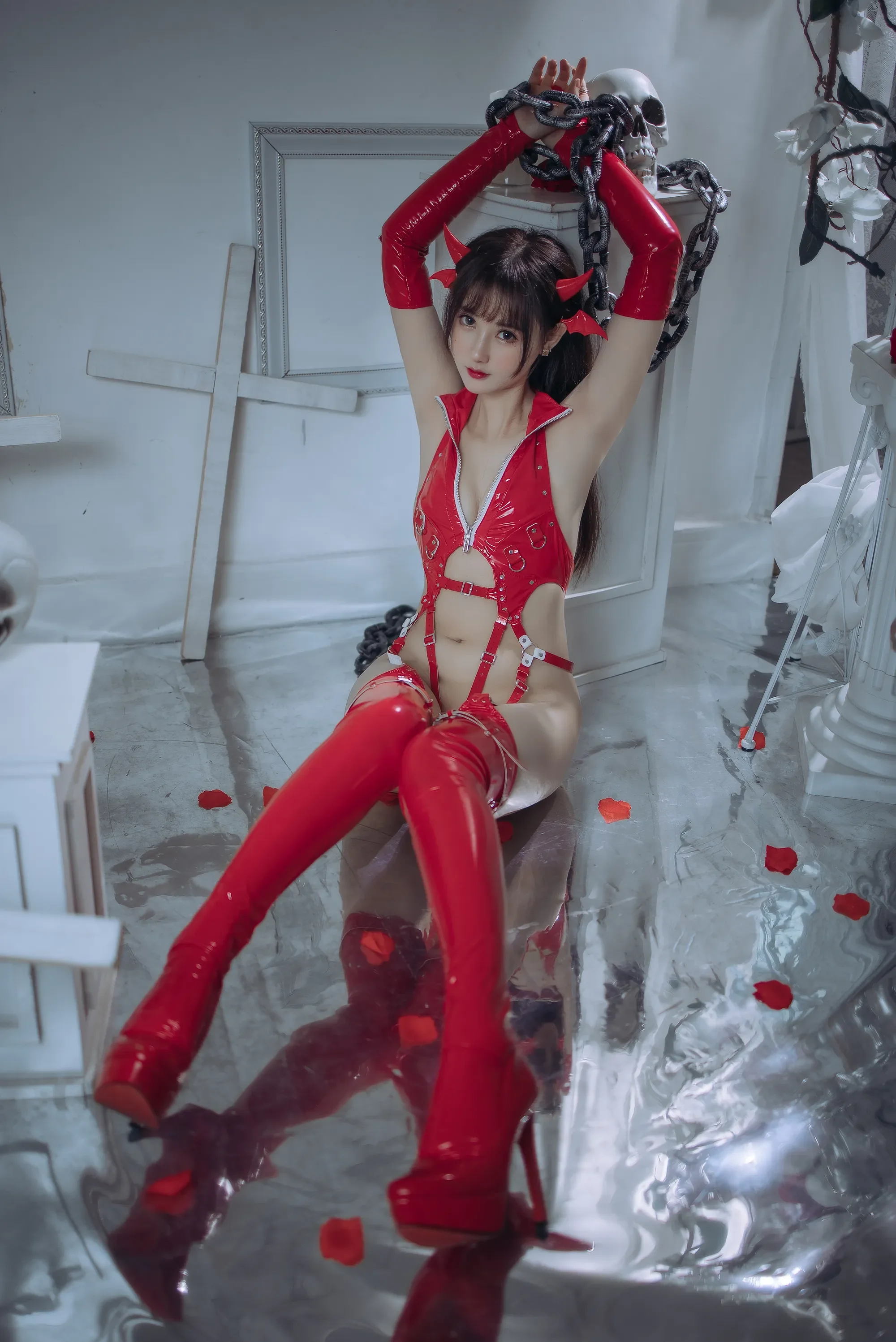 羽生三未 – 红色胶衣小恶魔 Cosplay-第28张