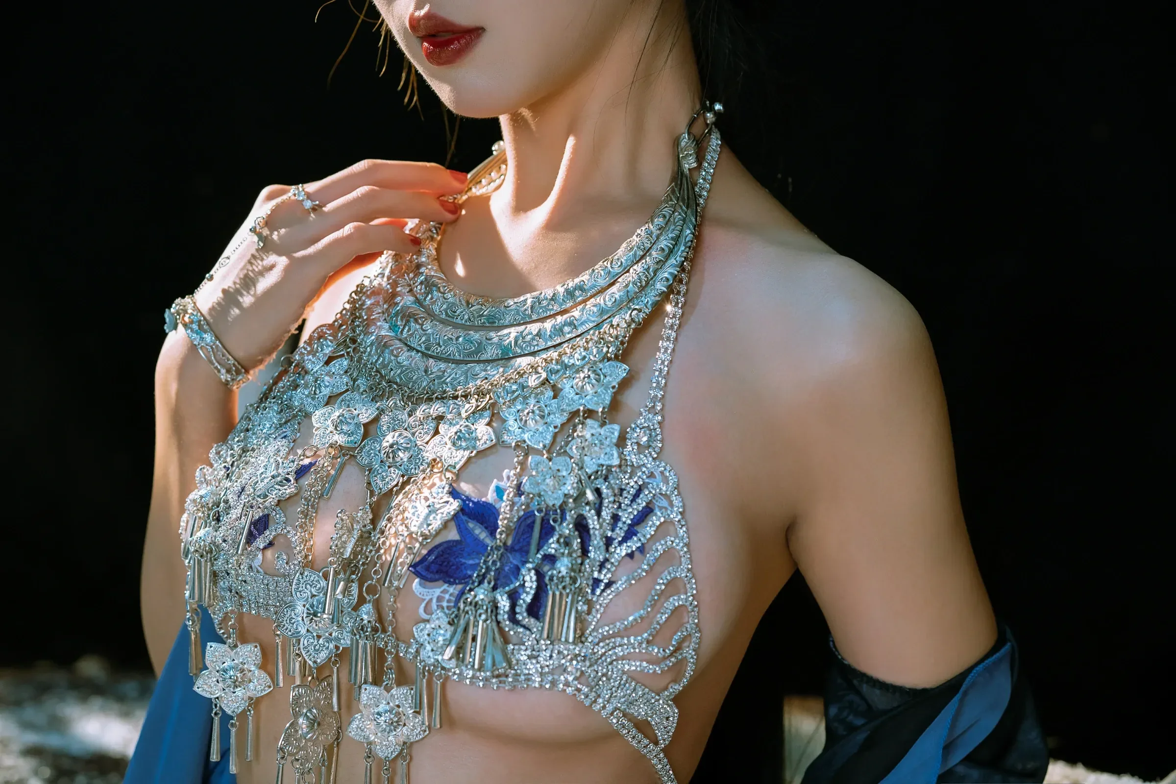 云溪溪轩萧学姐 – 苗疆少女 Cosplay-第5张