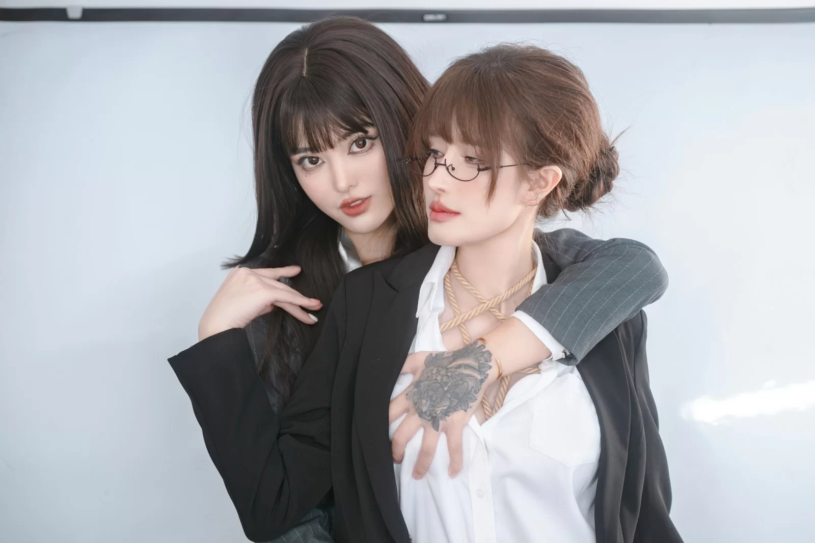 鹿八岁 – 女上司和女下属 Cosplay-第17张