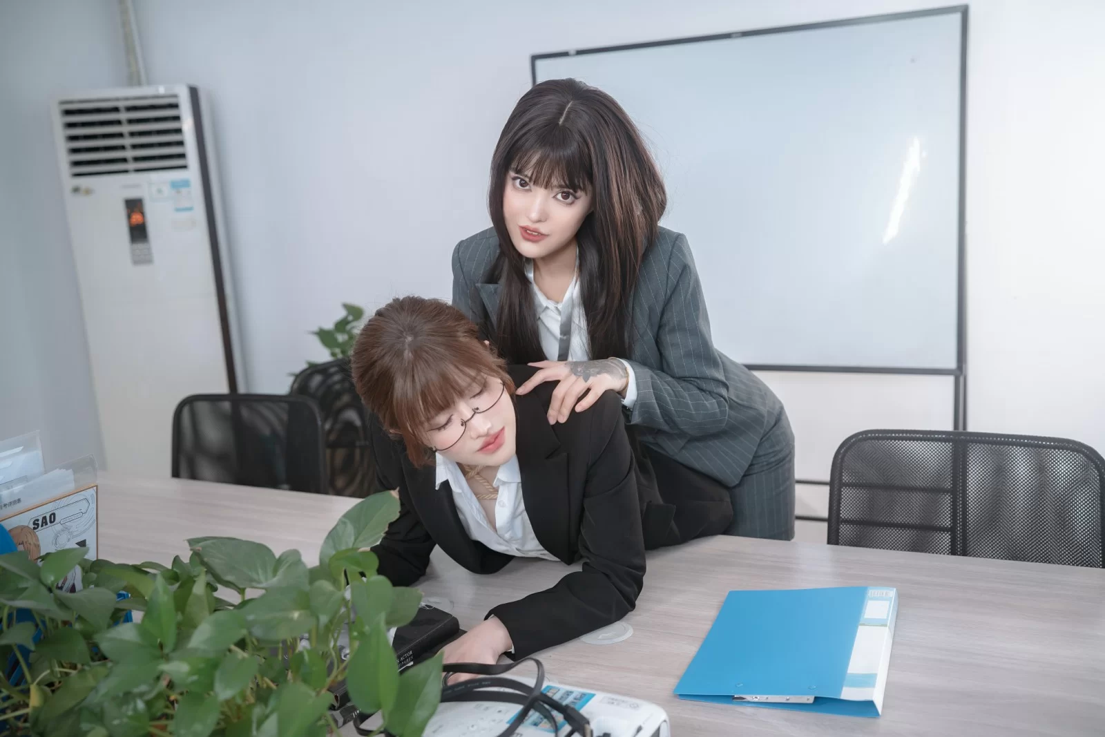 鹿八岁 – 女上司和女下属 Cosplay-第20张