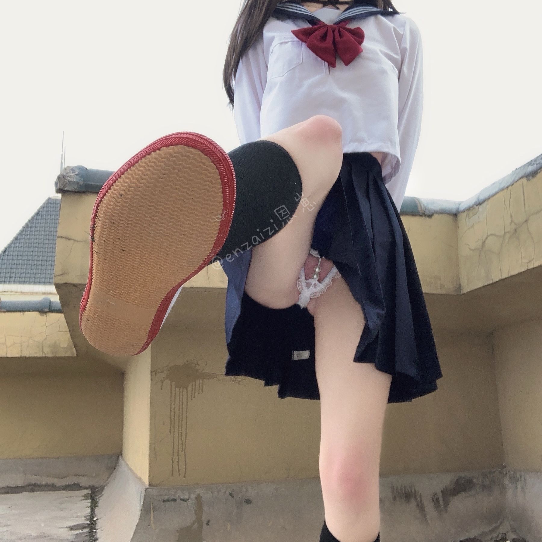 恩崽 – 天台水手服 Cosplay-第1张