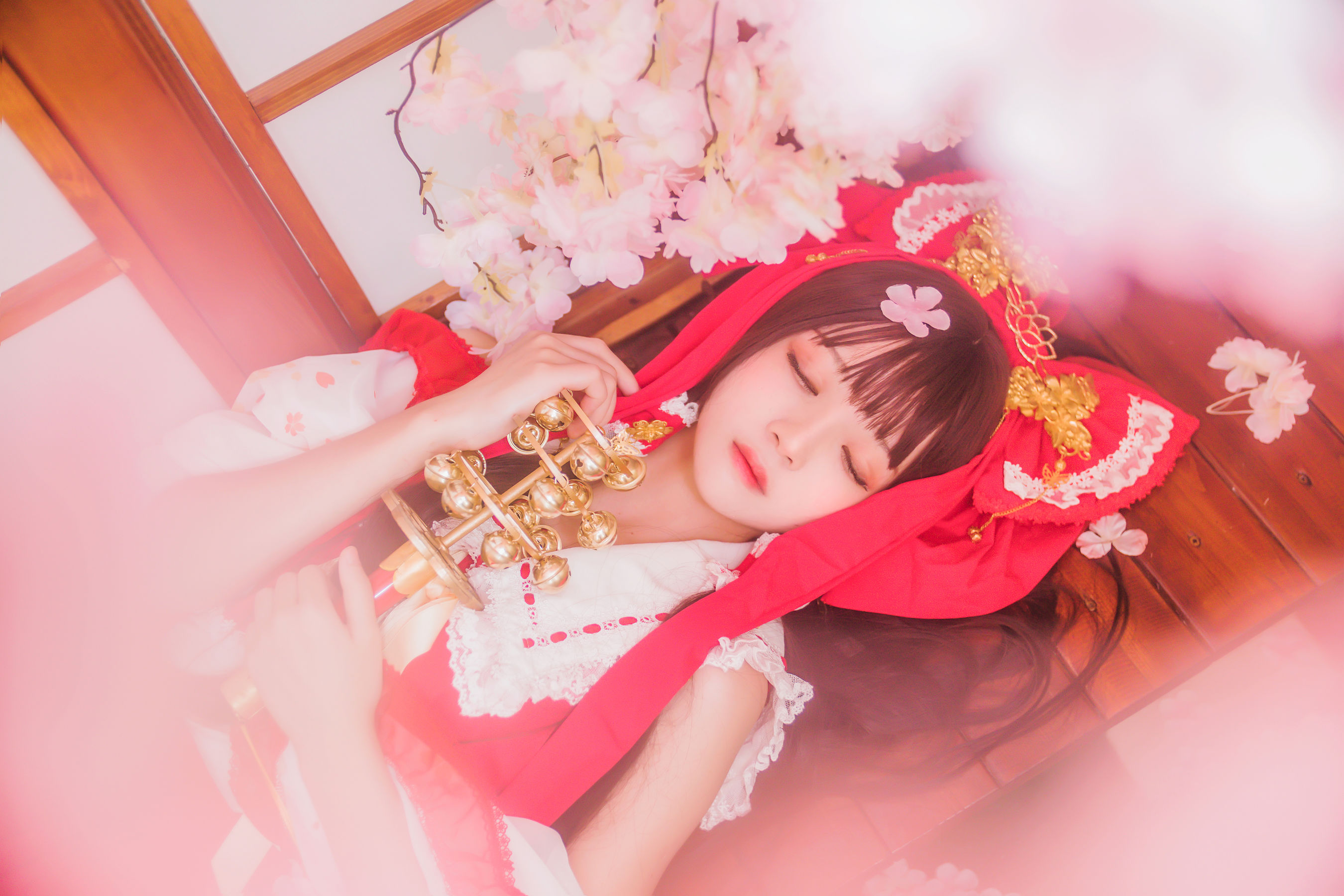 [萝莉COS] 桜桃喵《灵梦 新年快乐》 Cosplay-第19张