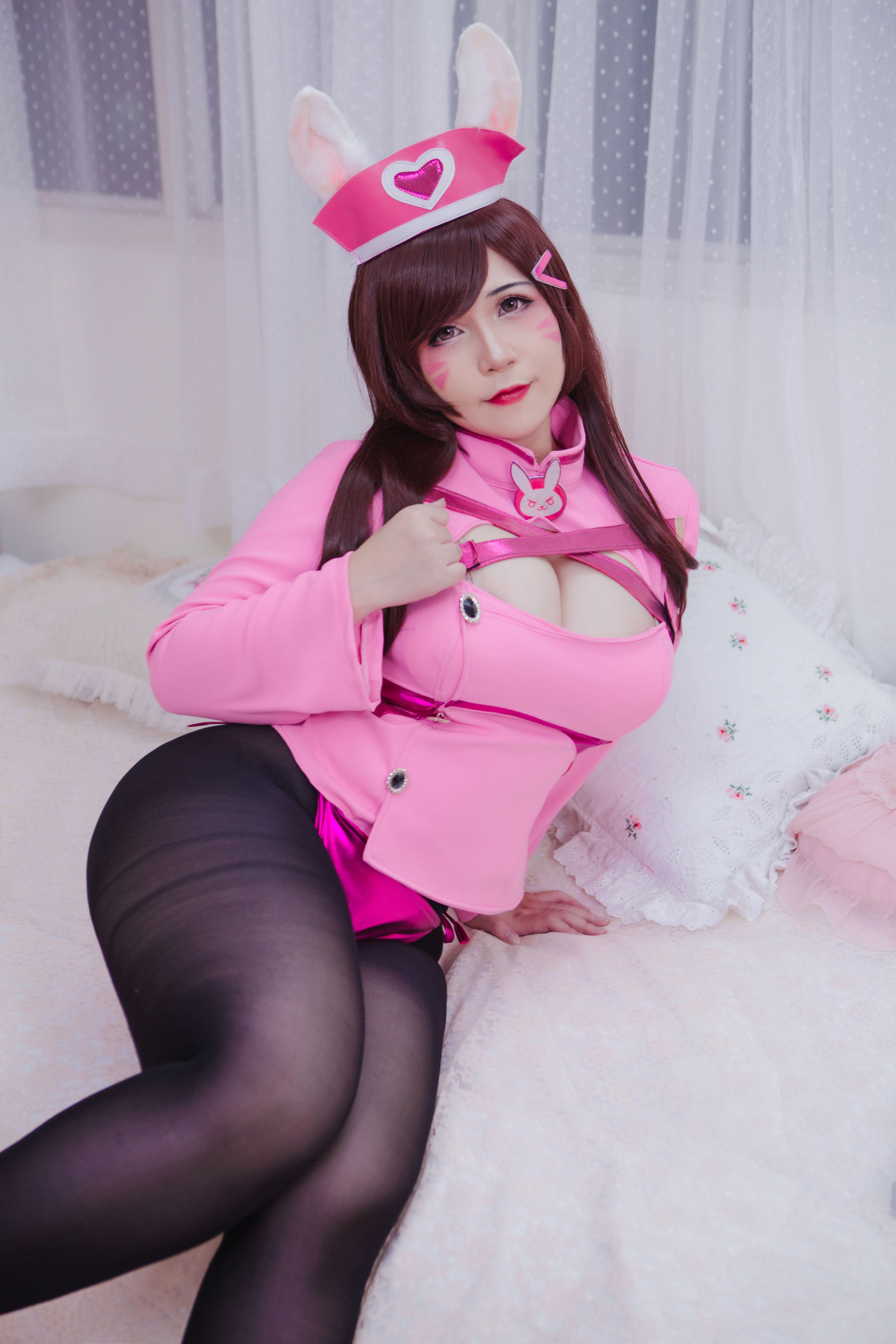 Uy Uy – D.VA Bunny Nurse Cosplay-第21张