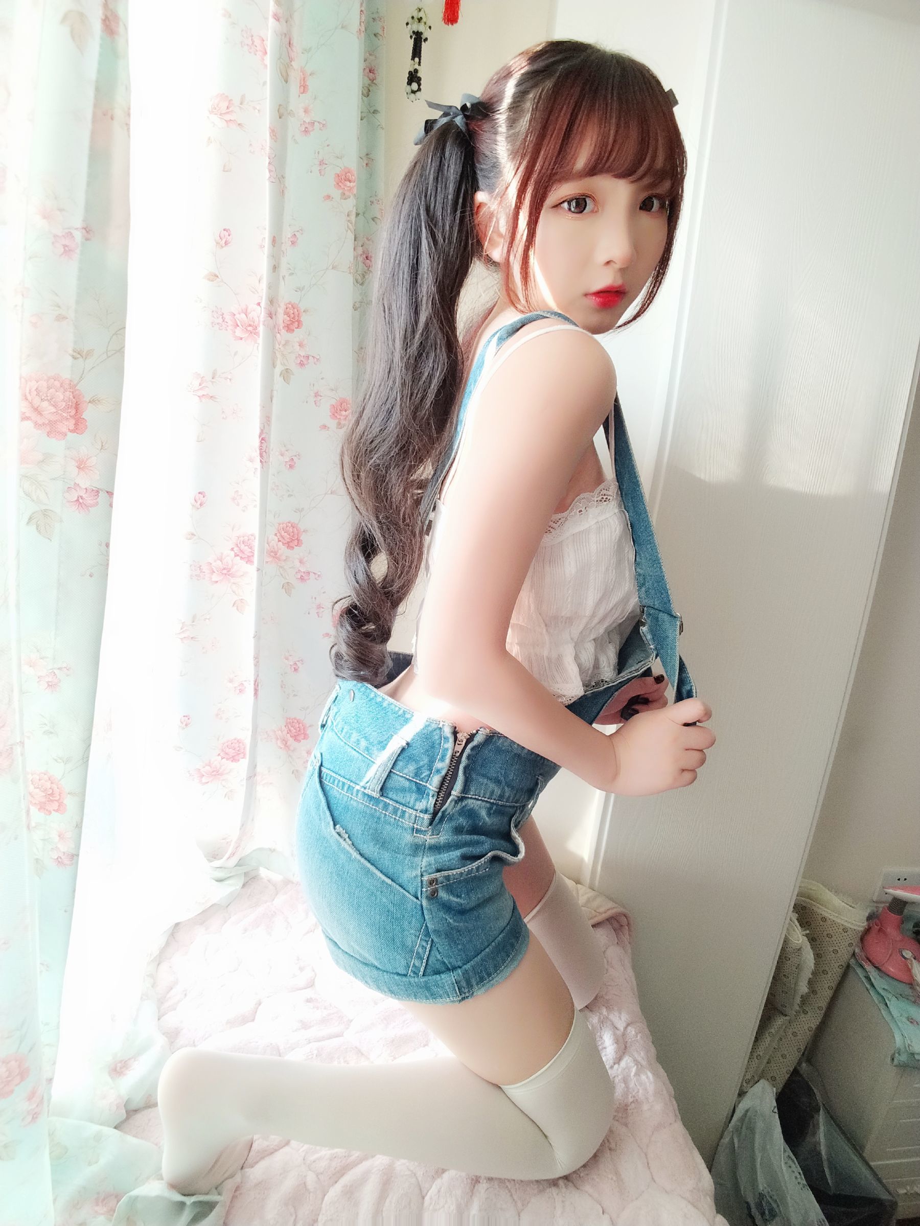 二次元美女古川kagura 牛仔吊带短裤 Cosplay-第1张