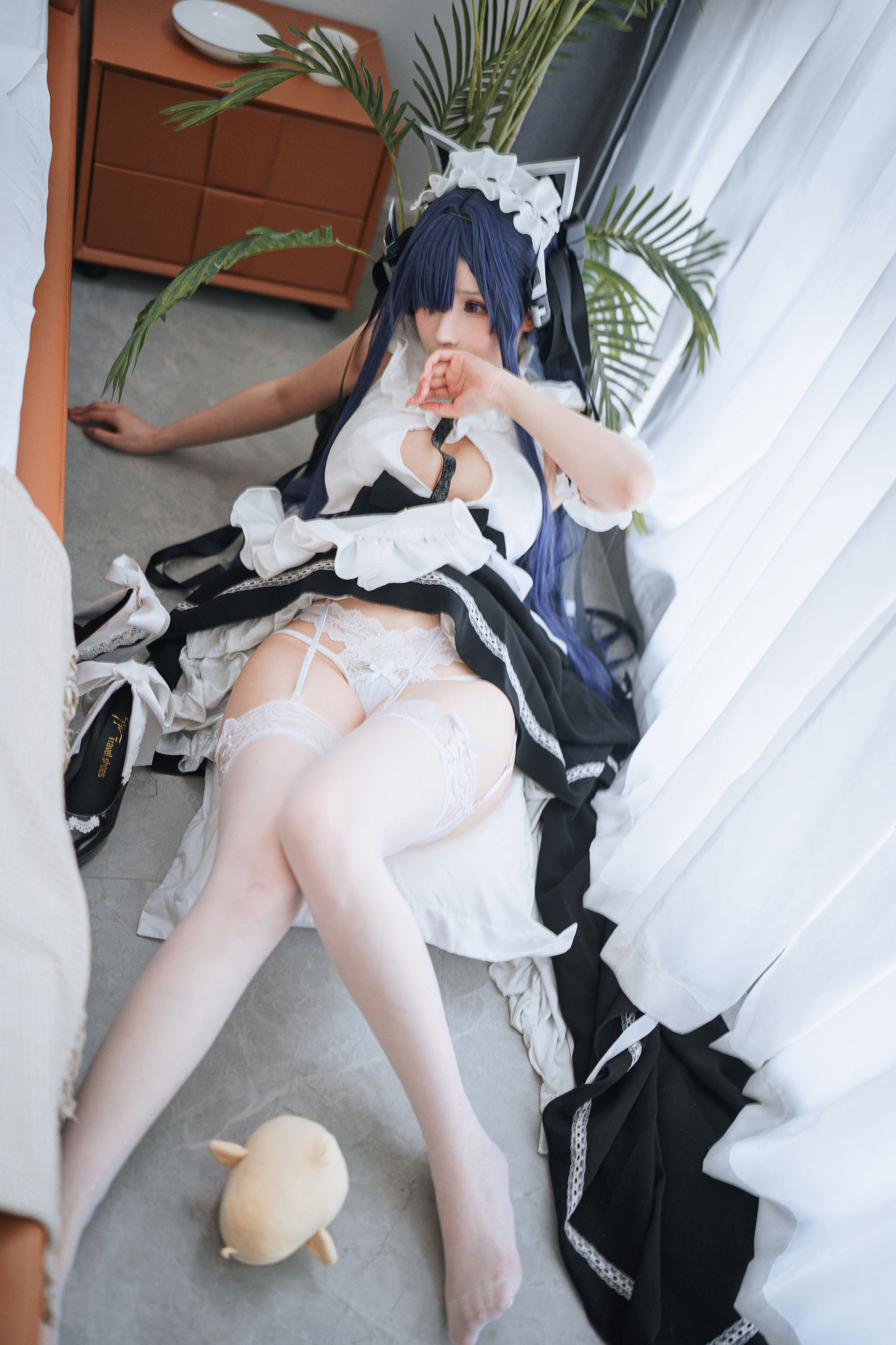 COS福利rioko凉凉子(肉扣热热子) – 奥古斯特 女仆装 Cosplay-第22张