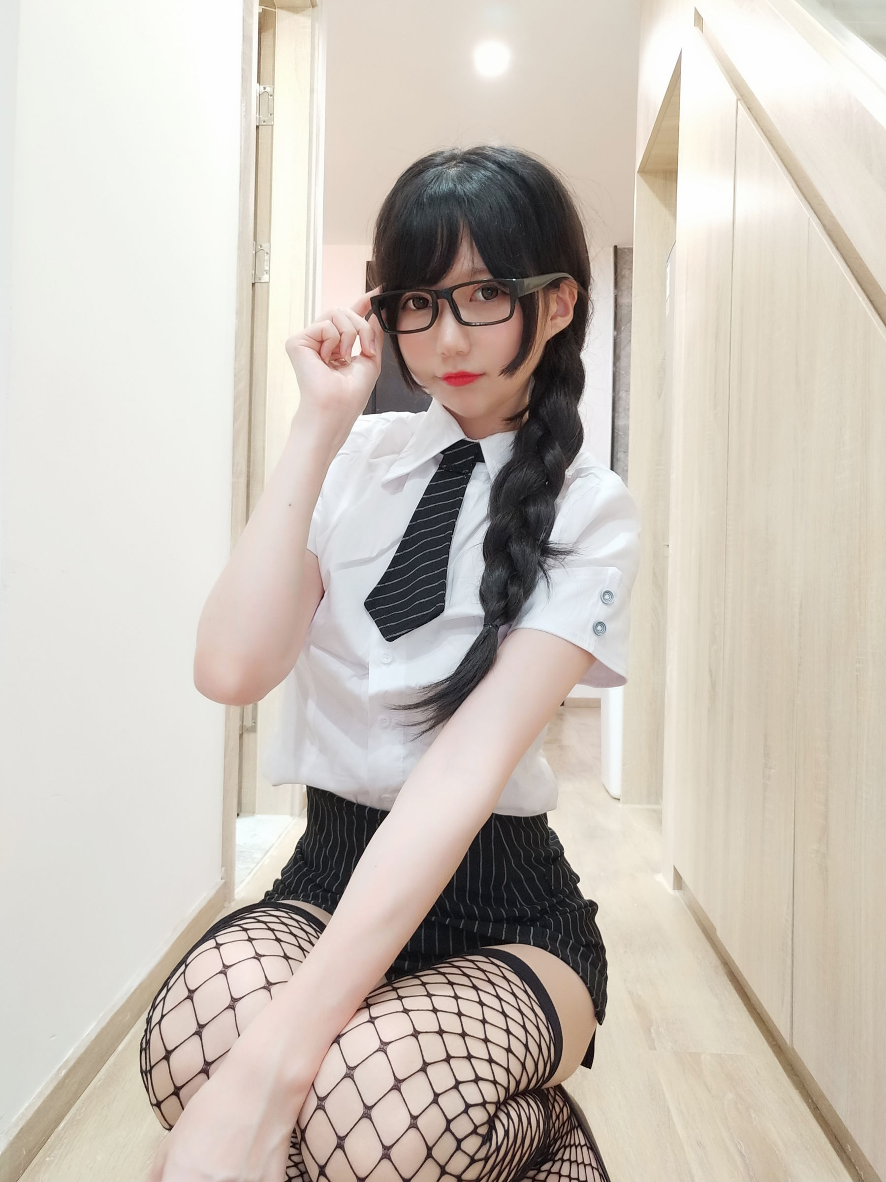 NAGISA魔物喵[fantia] – 黑丝网袜ol~~~ Cosplay-第1张