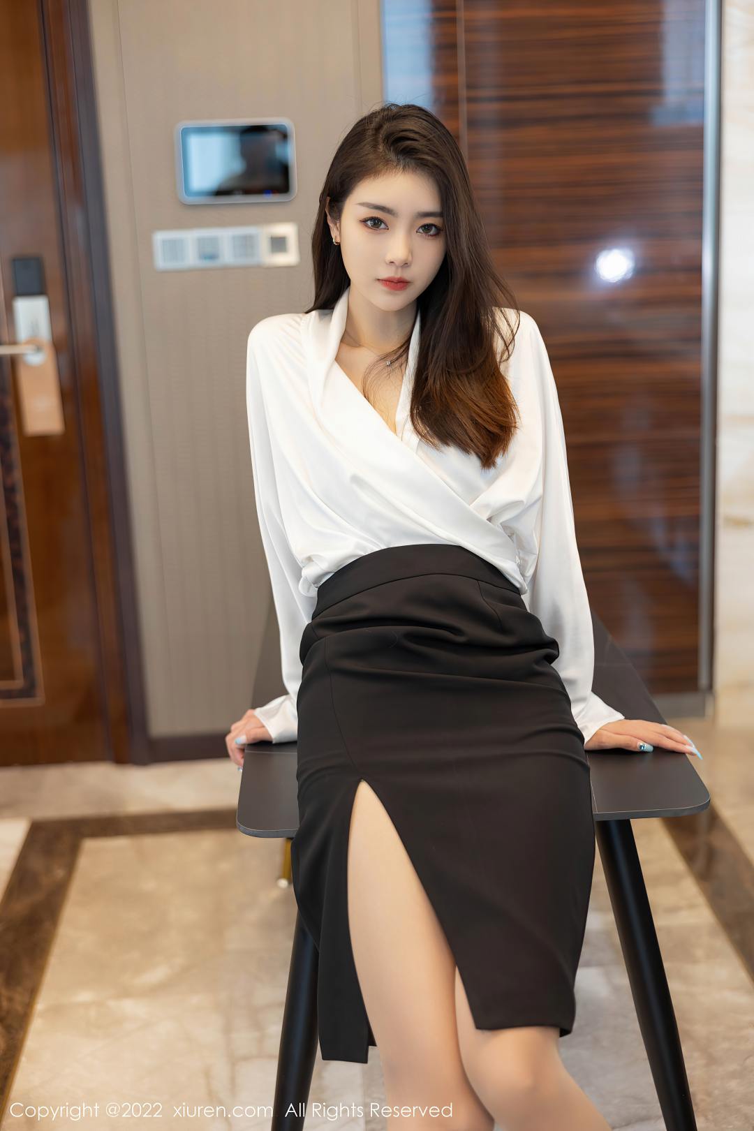 [XIUREN秀人网] 2022.04.14 NO.4869 可樂Vicky [70P-680MB]