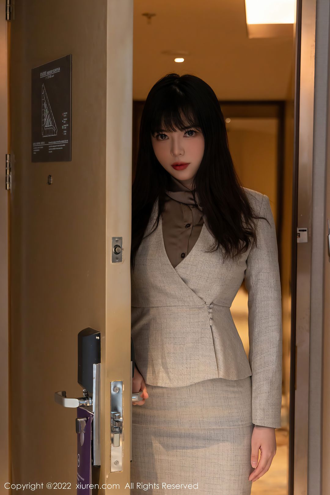 [XIUREN秀人网] 2022.03.09 NO.4689 Arude薇薇 [97P-889MB]
