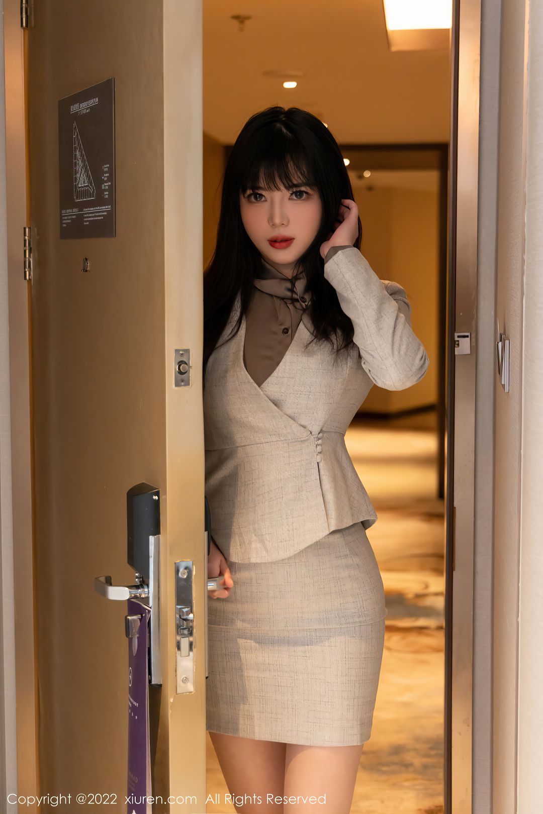 [XIUREN秀人网] 2022.03.09 NO.4689 Arude薇薇 [97P-889MB]
