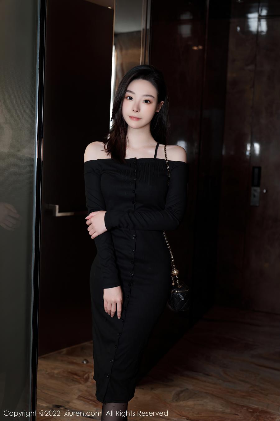 [XIUREN秀人网] 2022.09.01 NO.5529 是小逗逗 [92P-913MB]