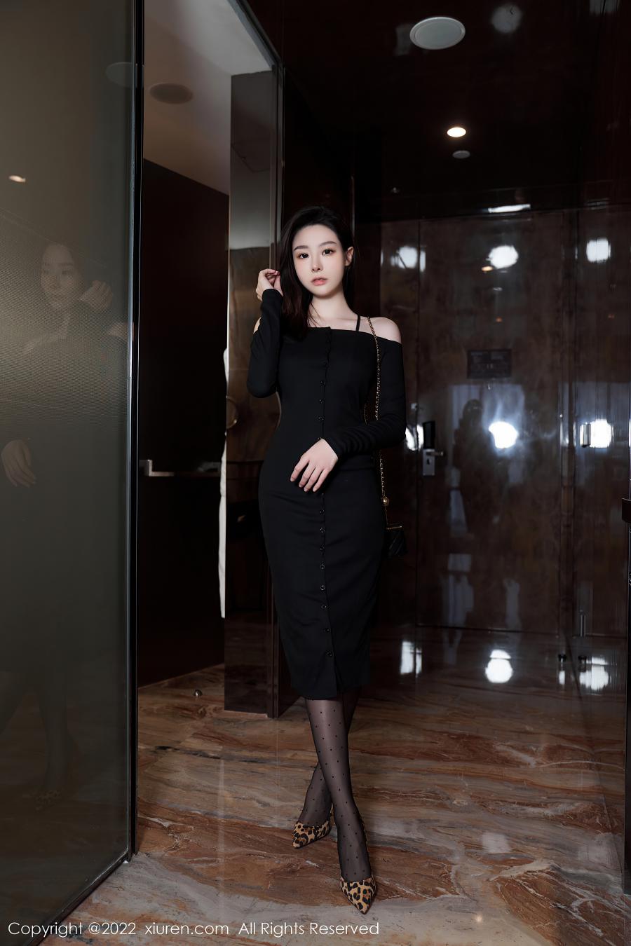 [XIUREN秀人网] 2022.09.01 NO.5529 是小逗逗 [92P-913MB]