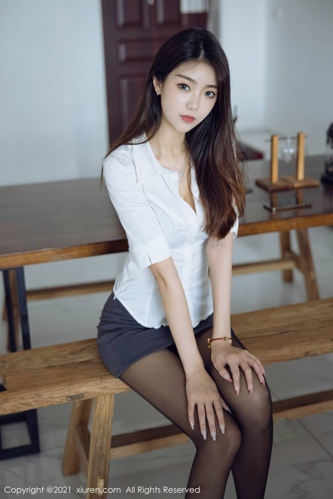 [XIUREN秀人网] 2021.09.29 NO.4019 可乐Vicky [57P-541MB]