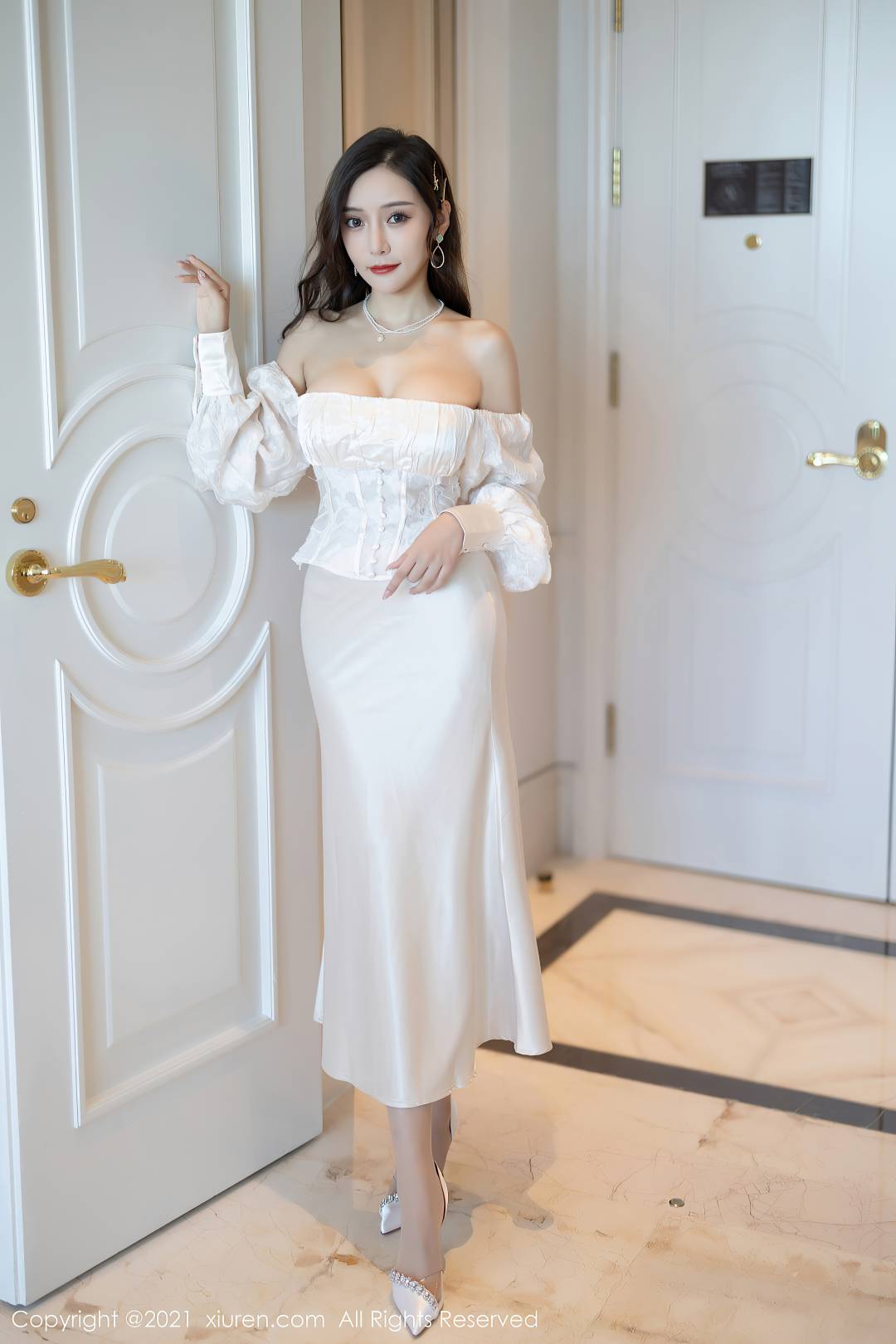 [XIUREN秀人网] 2021.10.28 NO.4136 王馨瑶yanni [97P-824MB]