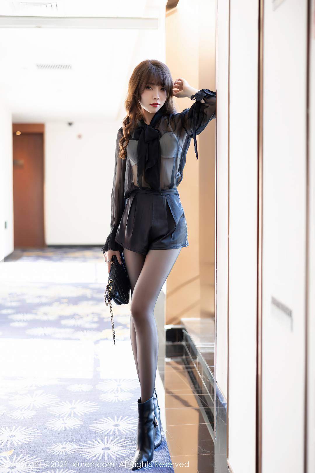 [XIUREN秀人网] 2021.10.25 NO.4114 芝芝Booty [97P-928MB]