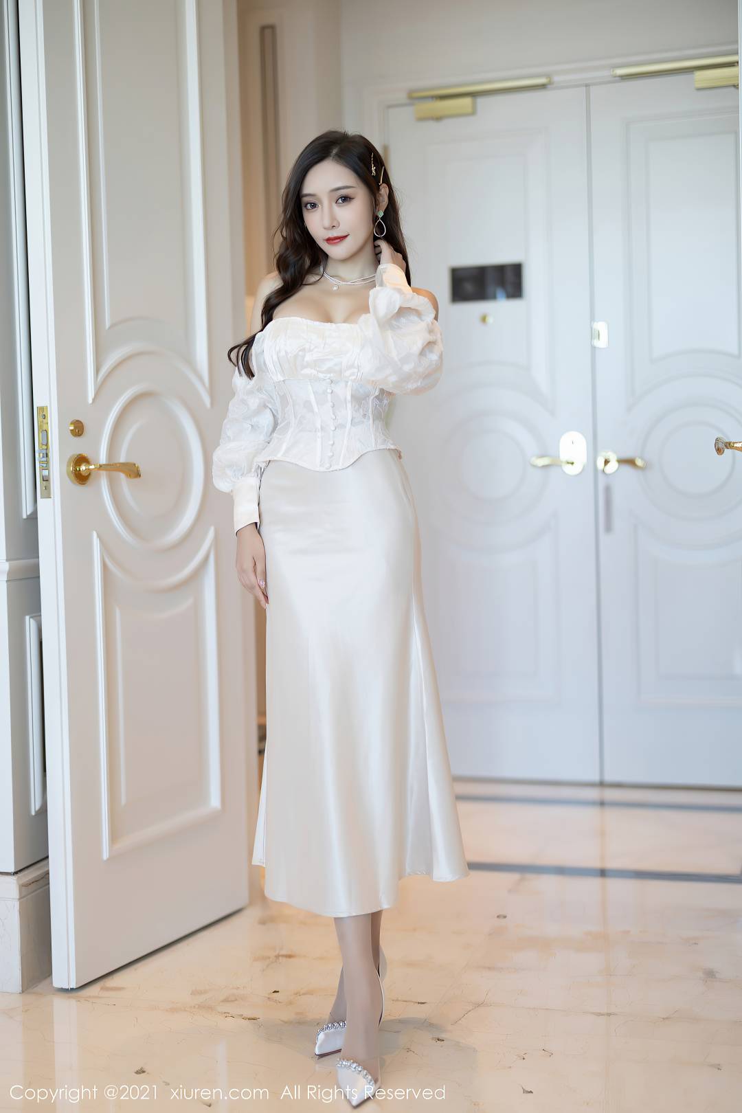 [XIUREN秀人网] 2021.10.28 NO.4136 王馨瑶yanni [97P-824MB]