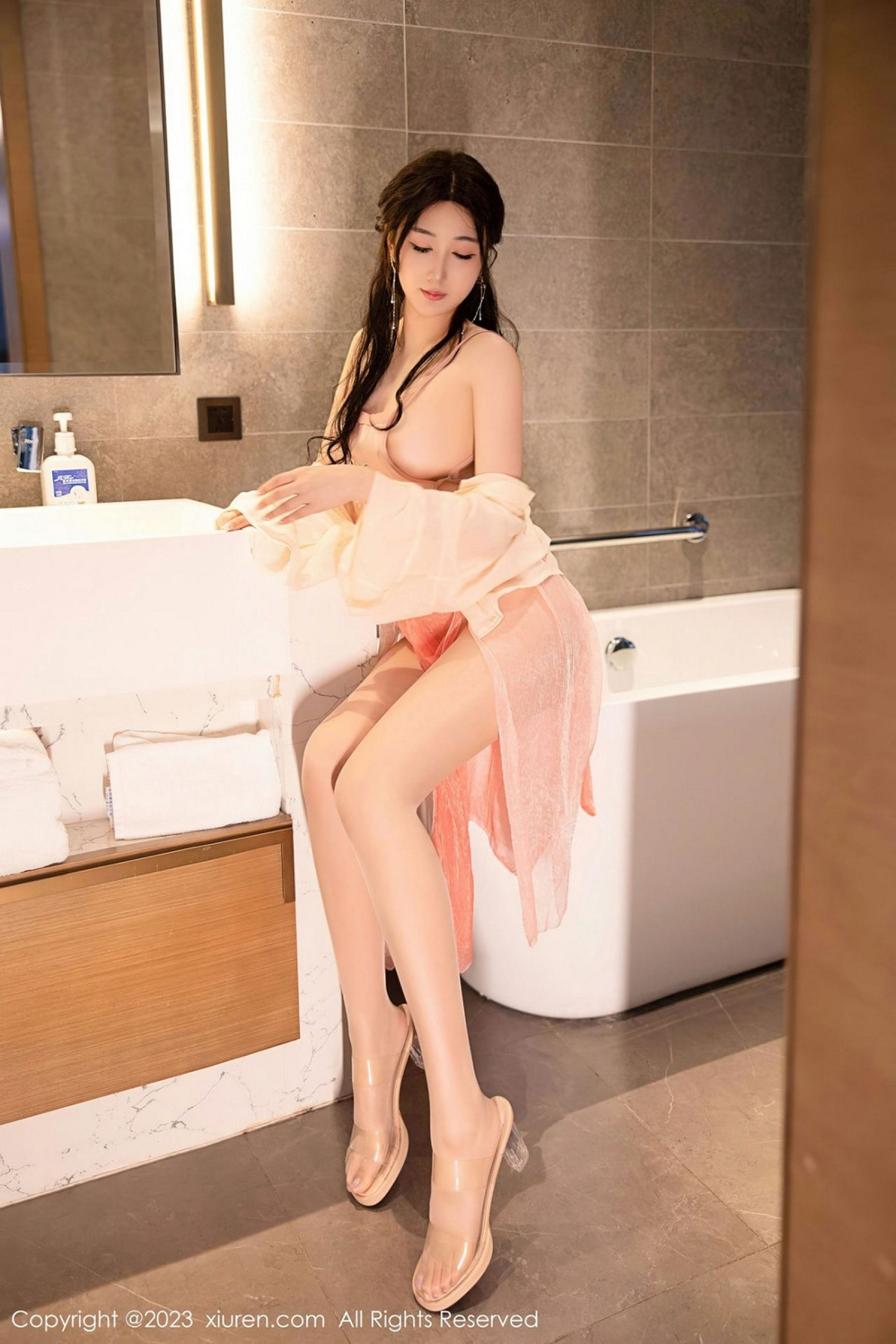 [XIUREN秀人网] 2023.02.13 NO.6262 江真真 [70P-616MB]