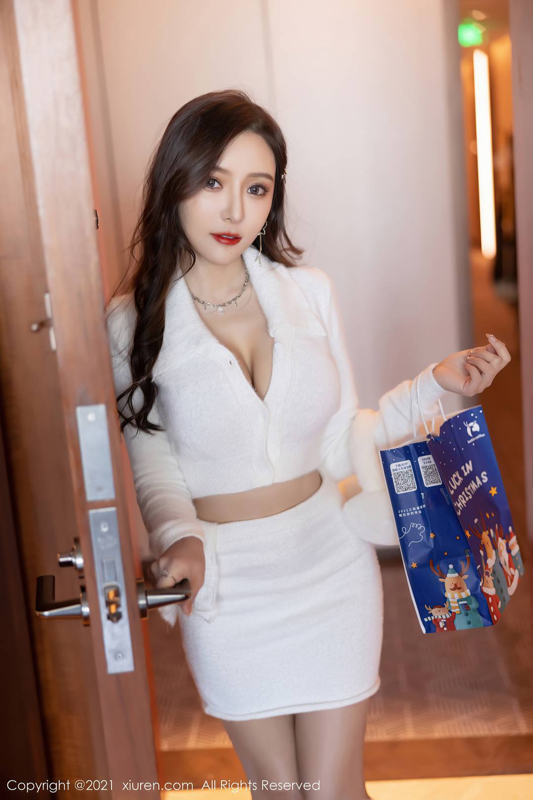 [XIUREN秀人网] 2021.12.20 NO.4359 王馨瑶yanni [81P-804MB]