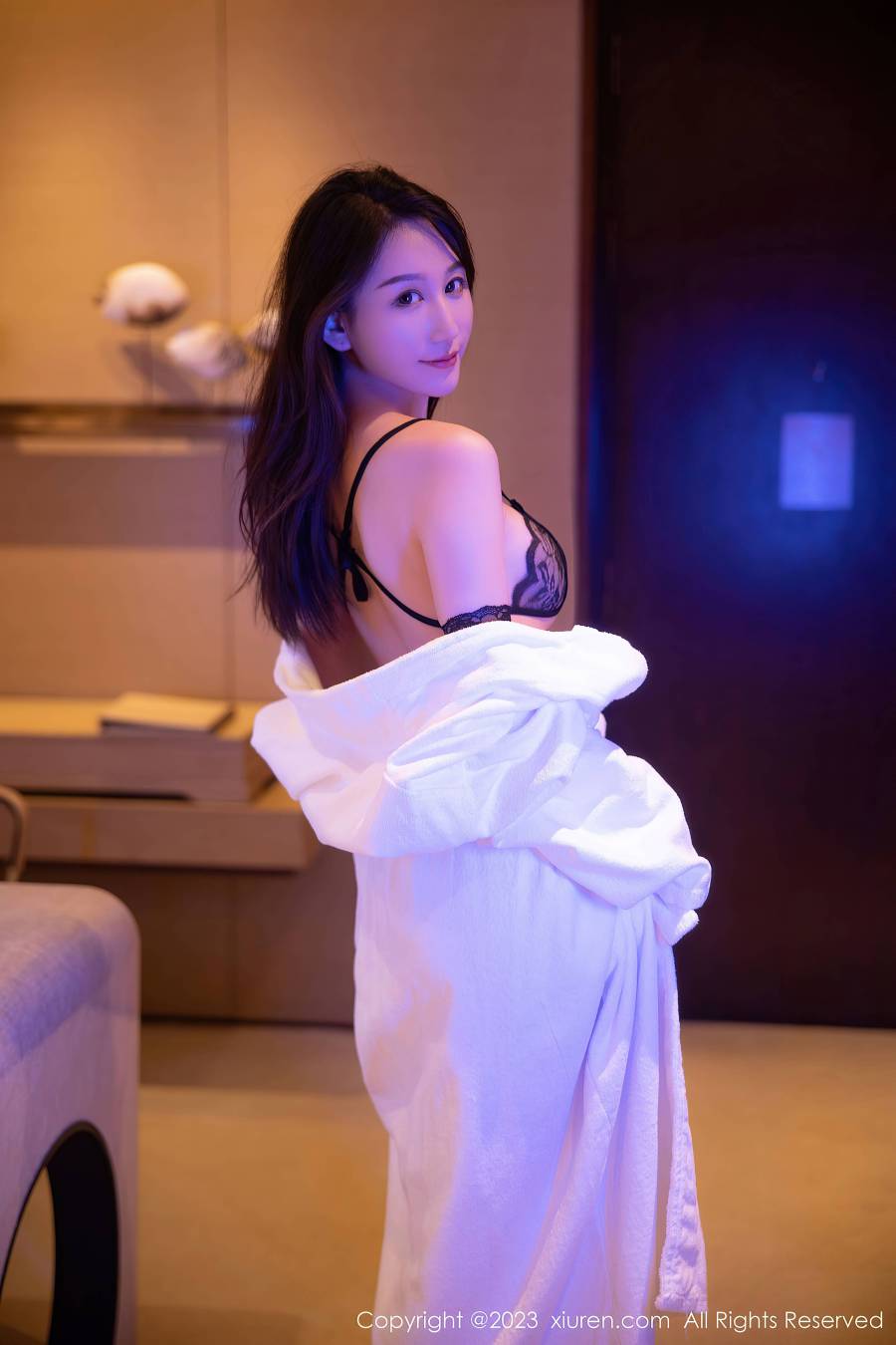 [XIUREN秀人网] 2023.01.04 NO.6083 薇薇酱 [84P-809MB]