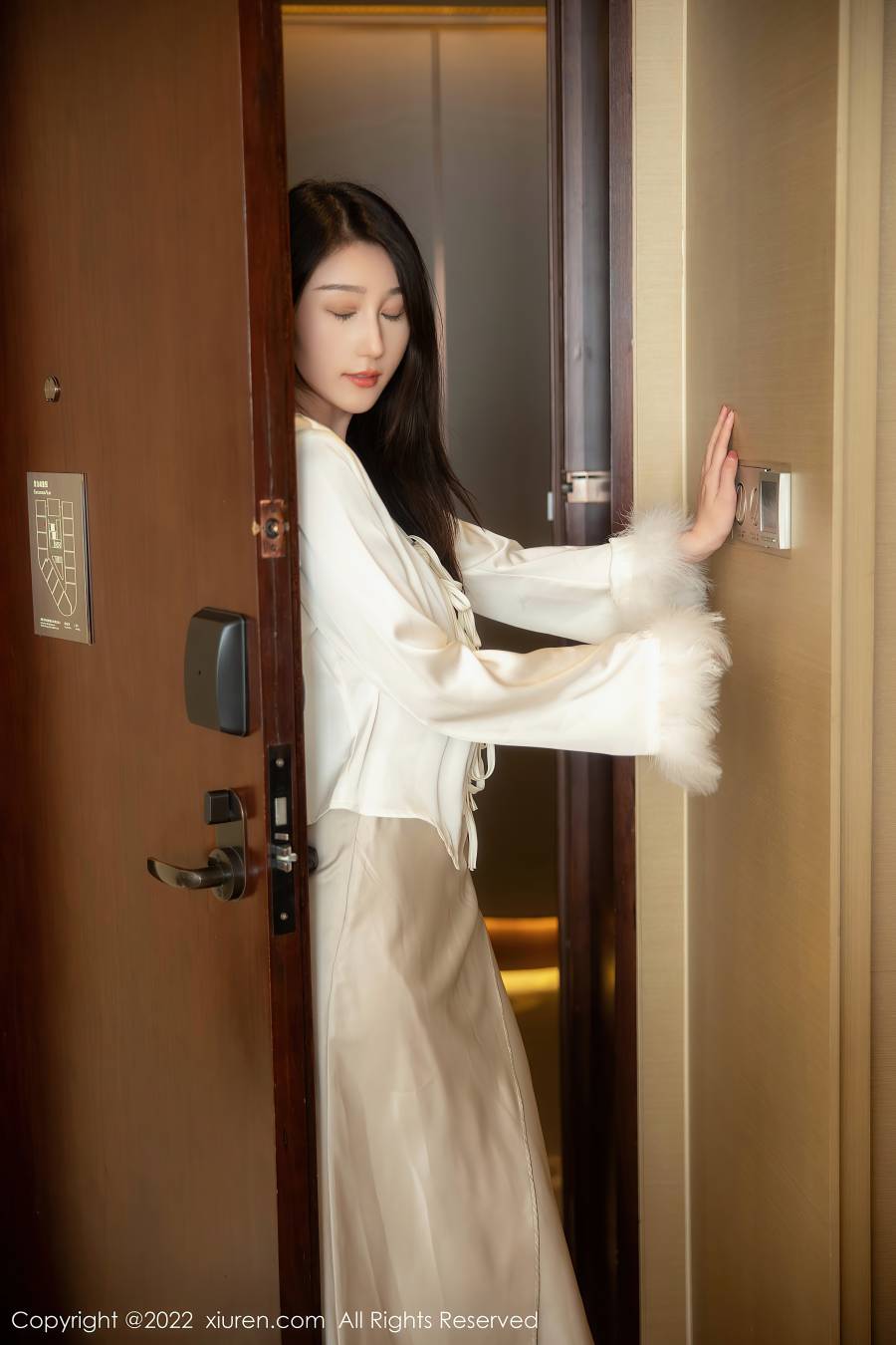 [XIUREN秀人网] 2022.10.20 NO.5734 薇薇酱 [87P-764MB]