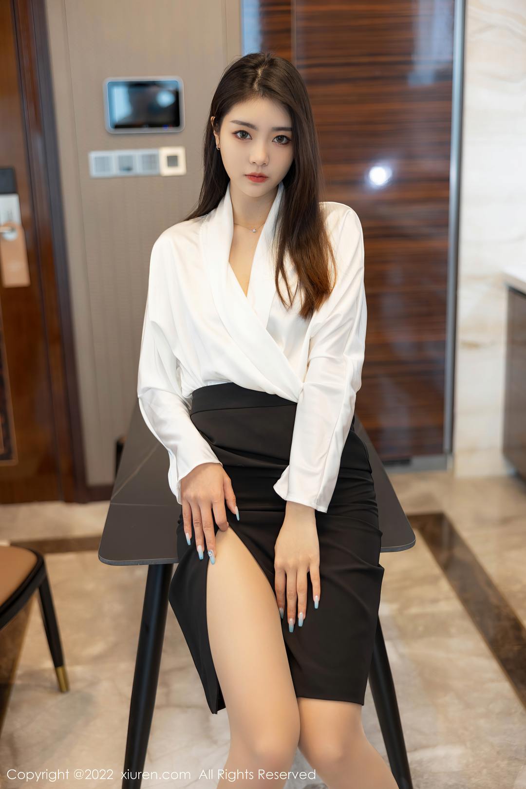[XIUREN秀人网] 2022.04.14 NO.4869 可樂Vicky [70P-680MB]