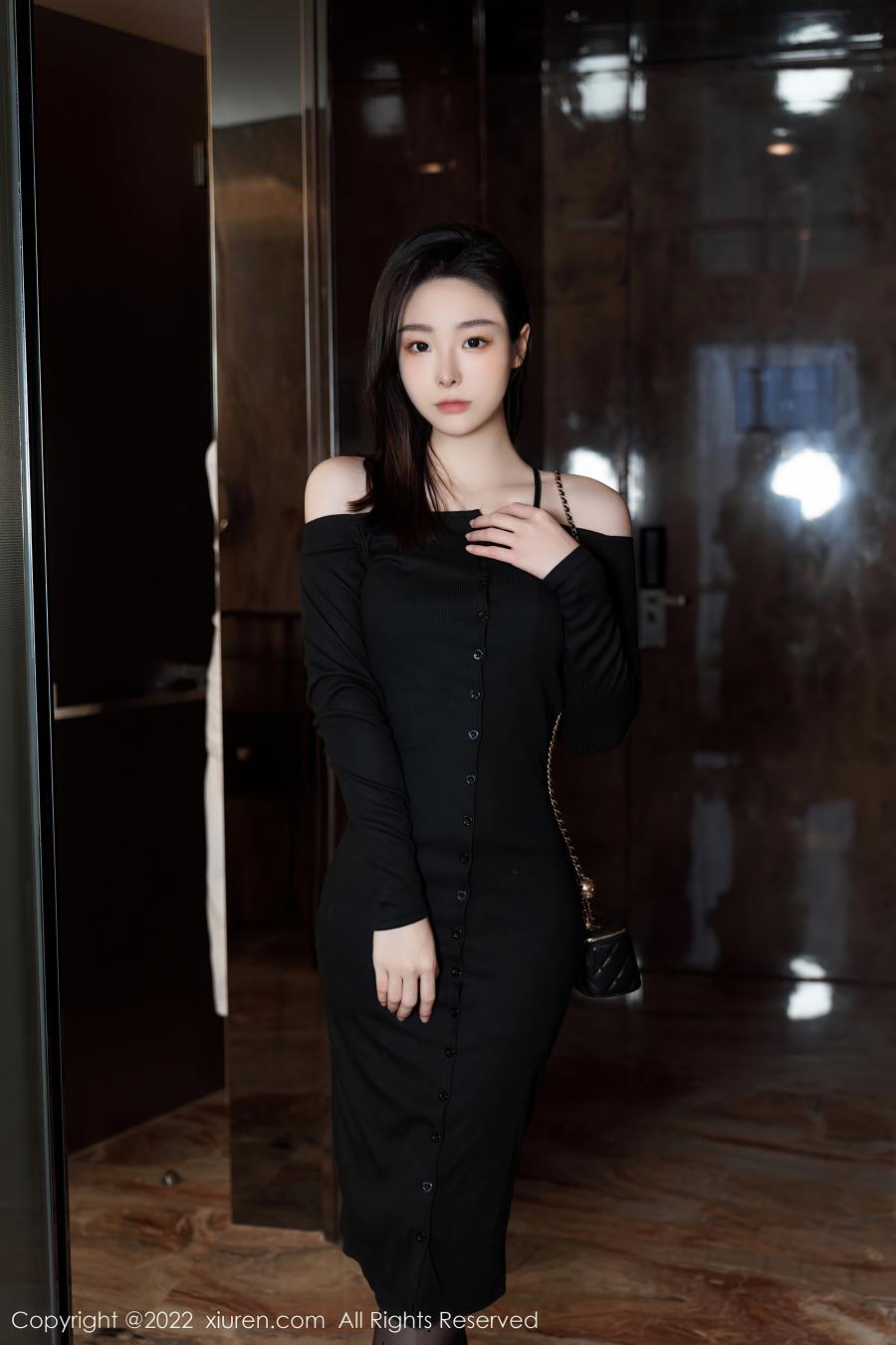 [XIUREN秀人网] 2022.09.01 NO.5529 是小逗逗 [92P-913MB]