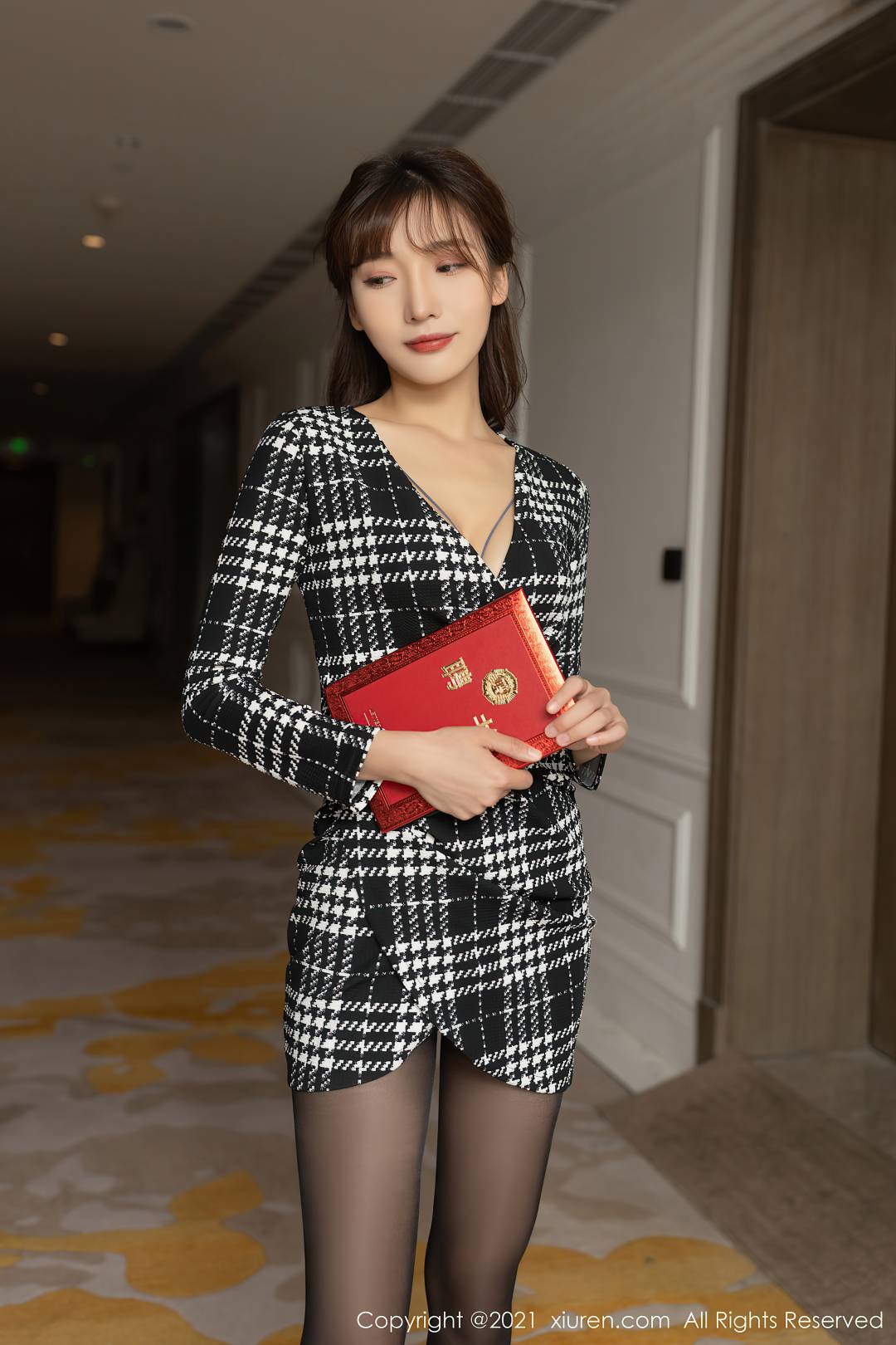 [XIUREN秀人网] 2021.12.02 NO.4292 陆萱萱 [88P-788MB]