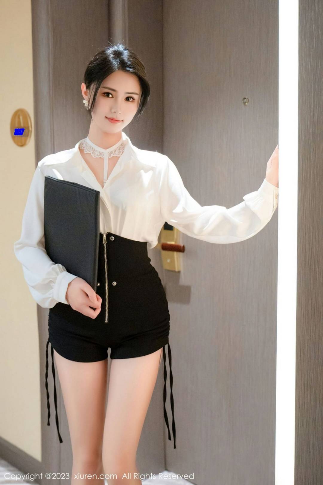 [XIUREN秀人网] 2023.04.04 NO.6520 艾希儿 [76P-680MB]