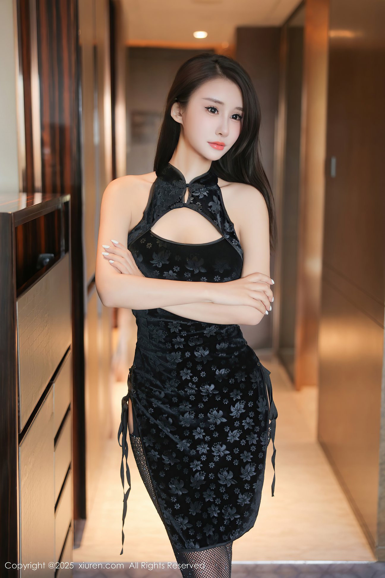 [XIUREN秀人网] 2025.03.10 NO.9990 艺艺yiyi [57P-618MB]