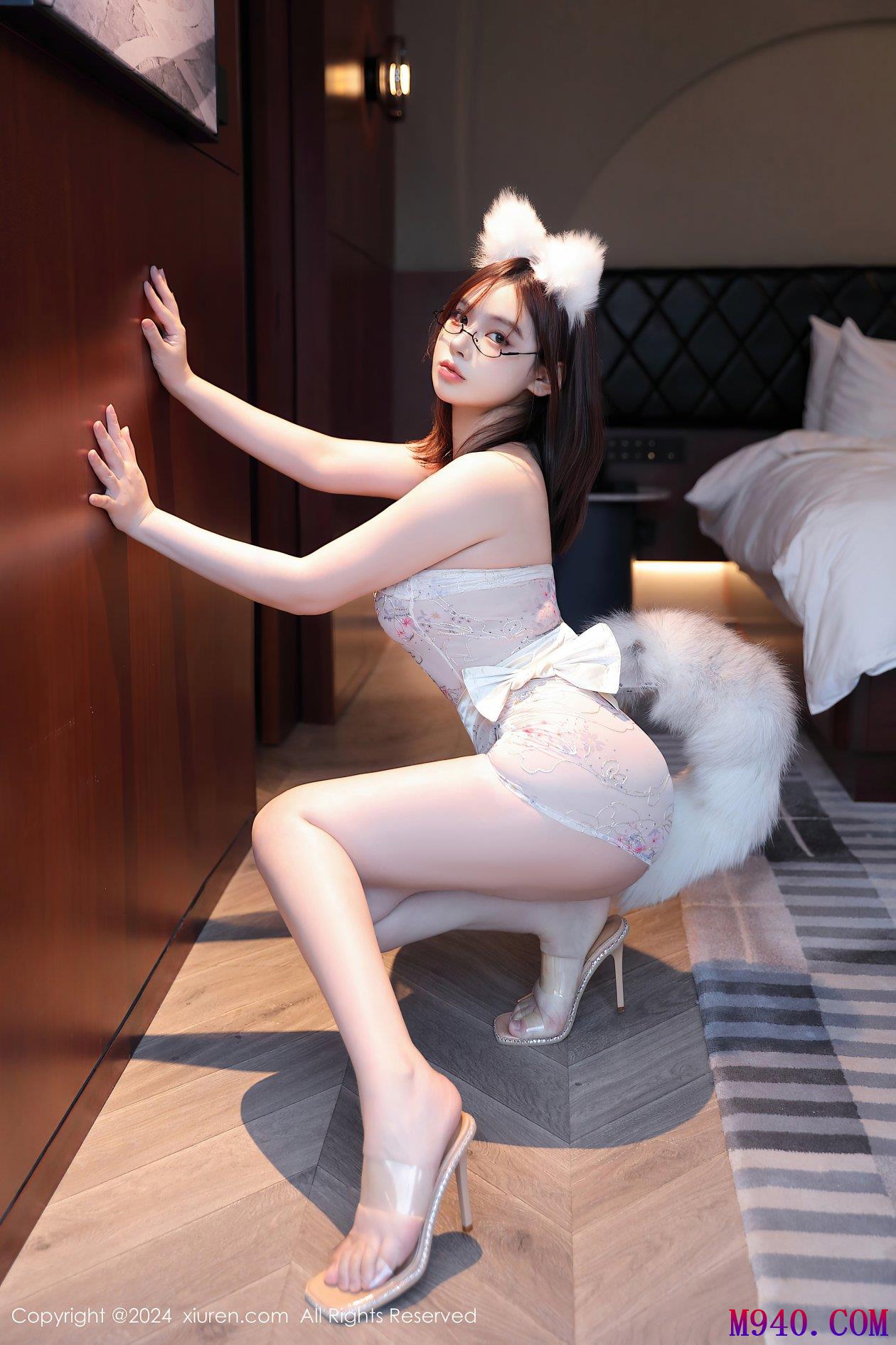 M940-[XIUREN秀人网] 2024.10.11 NO.9267 麻布学妹 [71P-723MB]