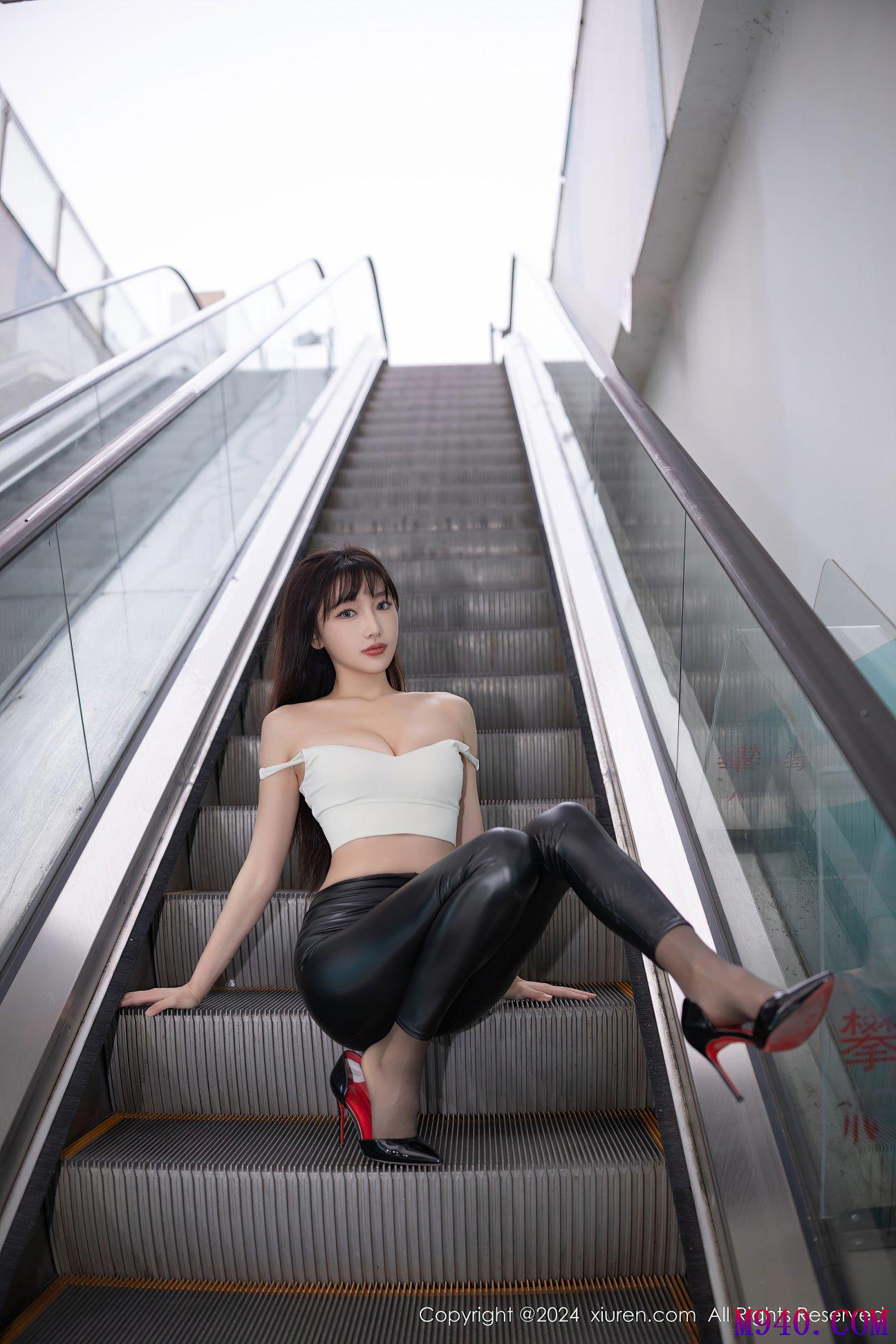 M940-[XIUREN秀人网] 2024.10.31 NO.9377 陆萱萱 [81P-749MB]