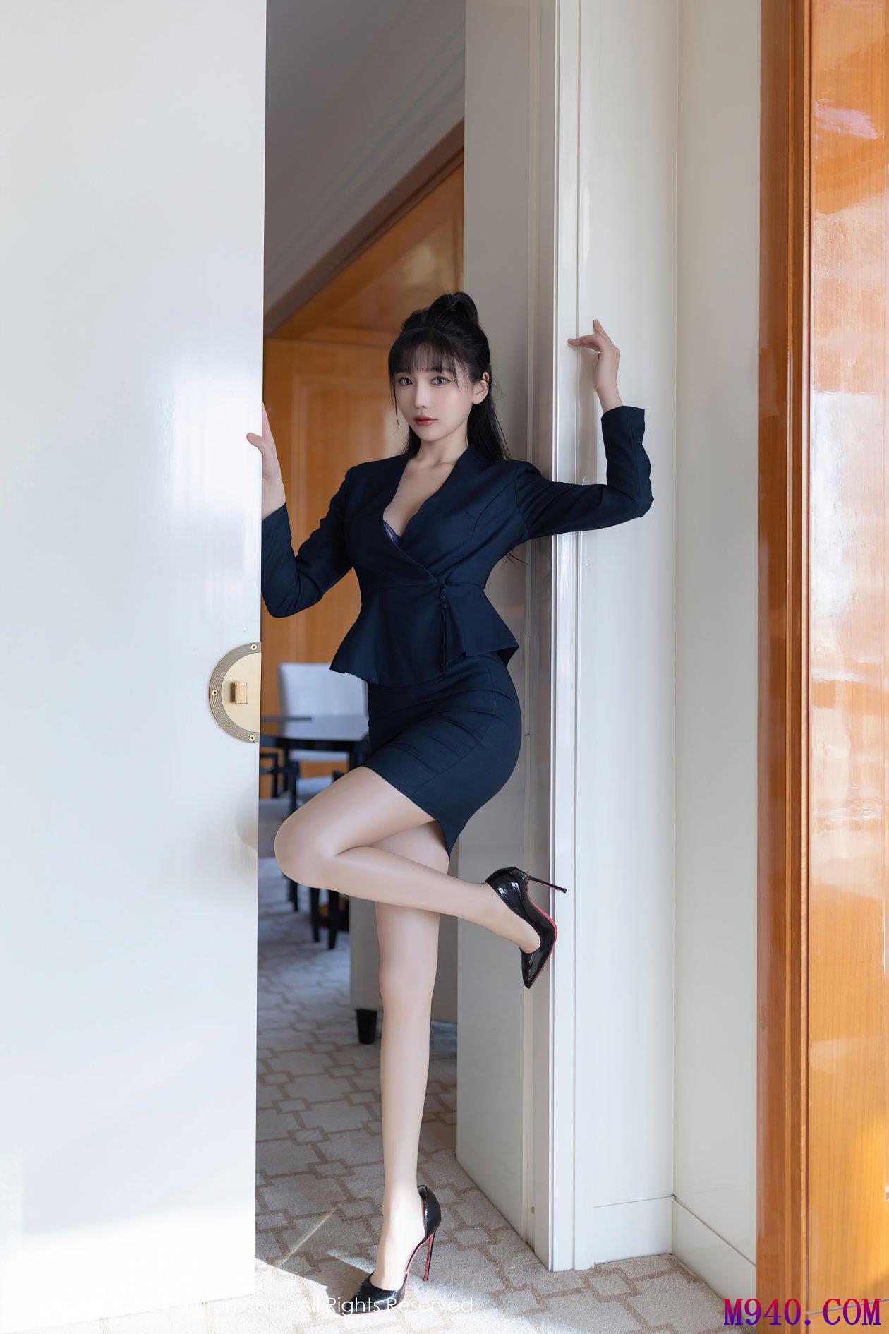 M940-[XIUREN秀人网] 2024.10.10 NO.9263 陆萱萱 [80P-735MB]