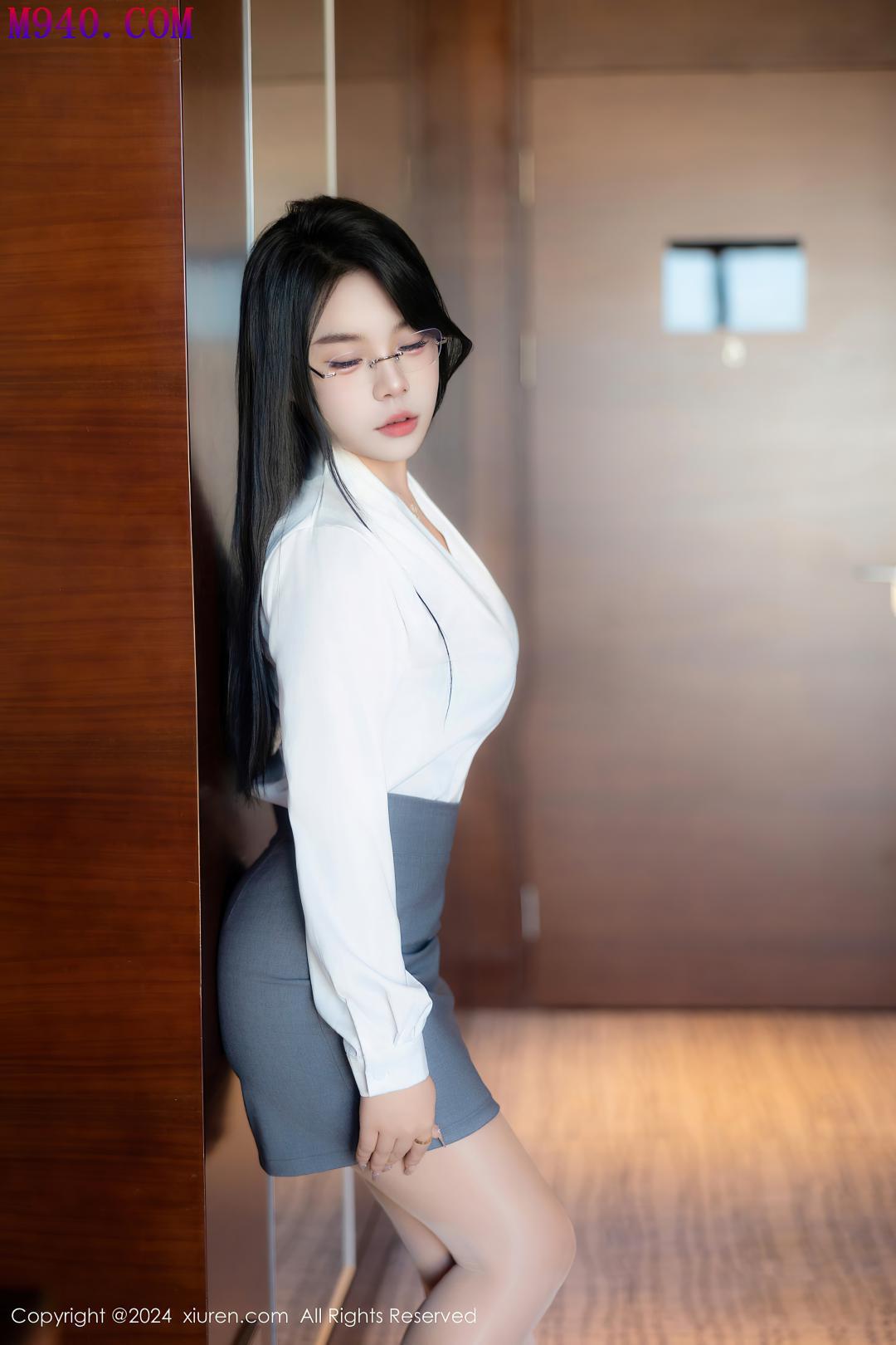 M940-[XIUREN秀人网] 2024.08.08 NO.8989 麦田 [83P-815MB]