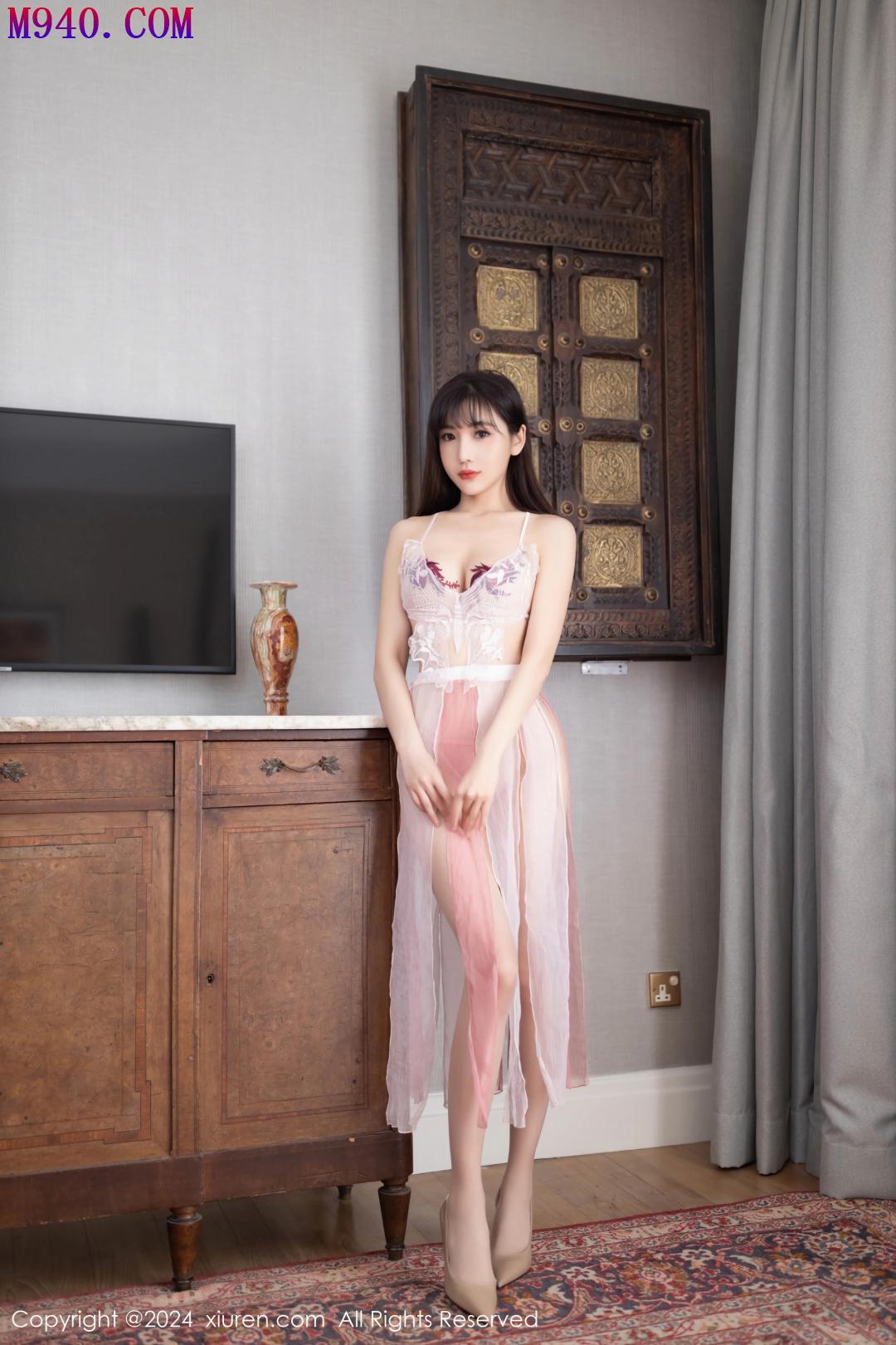 M940-[XIUREN秀人网] 2024.08.01 NO.8954 陆萱萱 [80P-905MB]