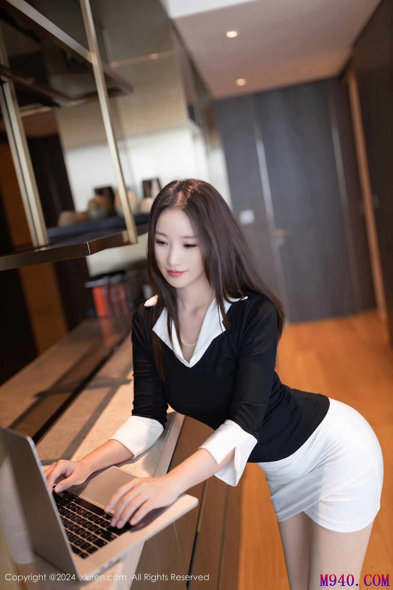 M940-[XIUREN秀人网] 2024.12.12 NO.9587 杏子Yada [82P-816MB]