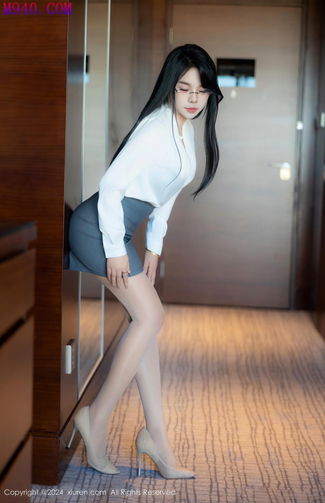 M940-[XIUREN秀人网] 2024.08.08 NO.8989 麦田 [83P-815MB]