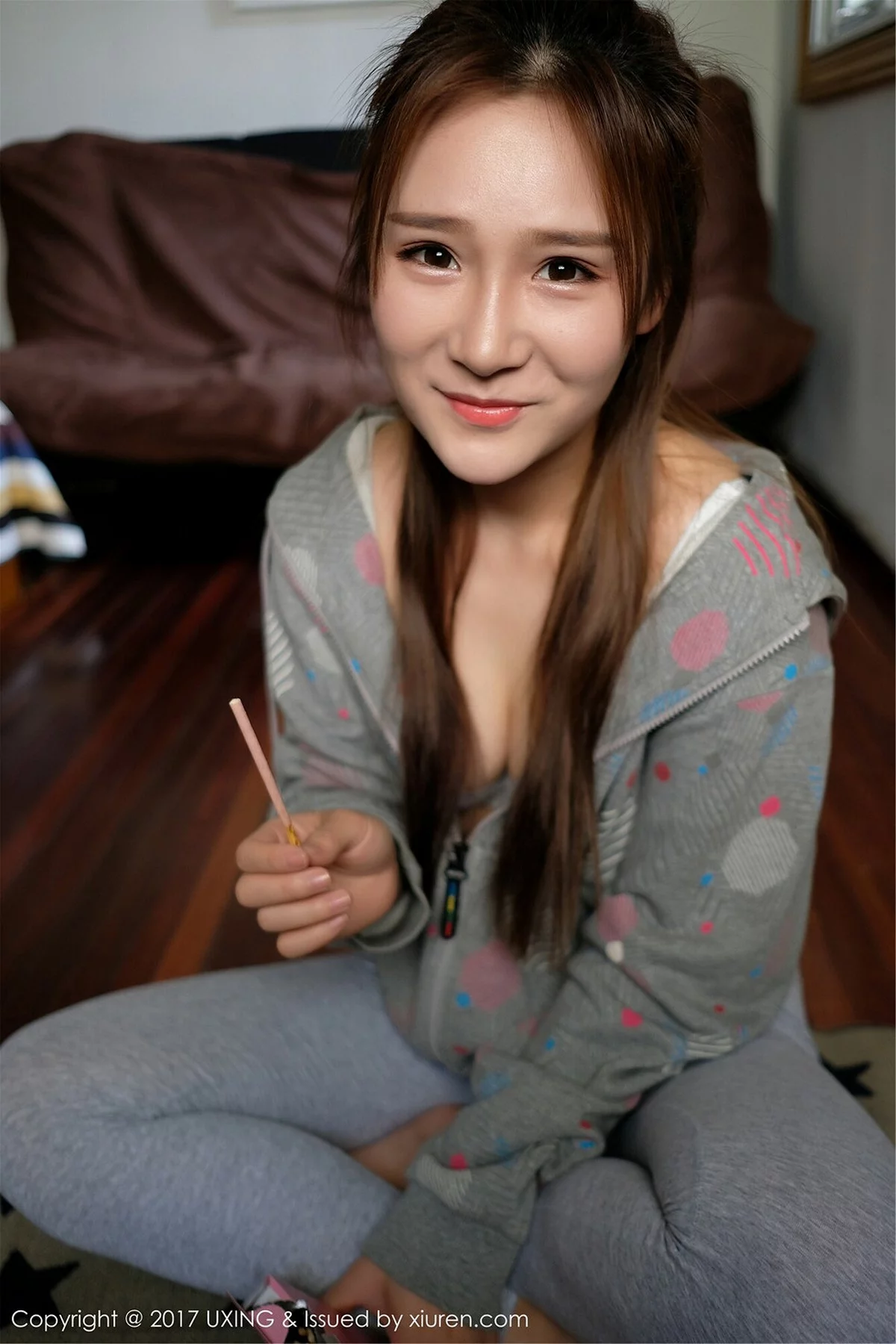 M940-[UXING优星馆]Vol.054_新人嫩模羊羊Suger脱外衣秀白色蕾丝内衣傲人美胸完美写真45P 优星馆-第4张